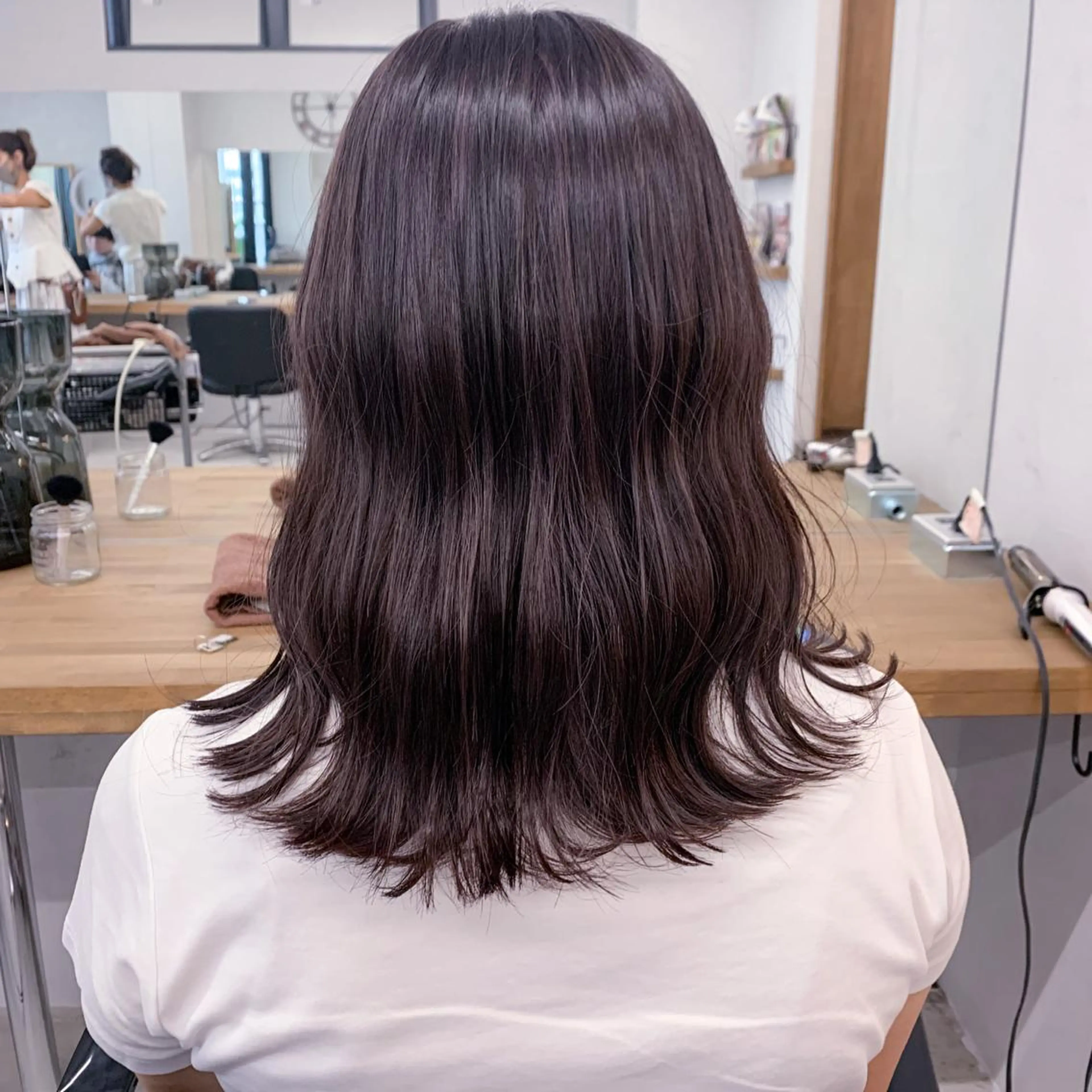ミディアム パープルカラー カット ヘアカラー トリートメント 難波 茜のヘアスタイル