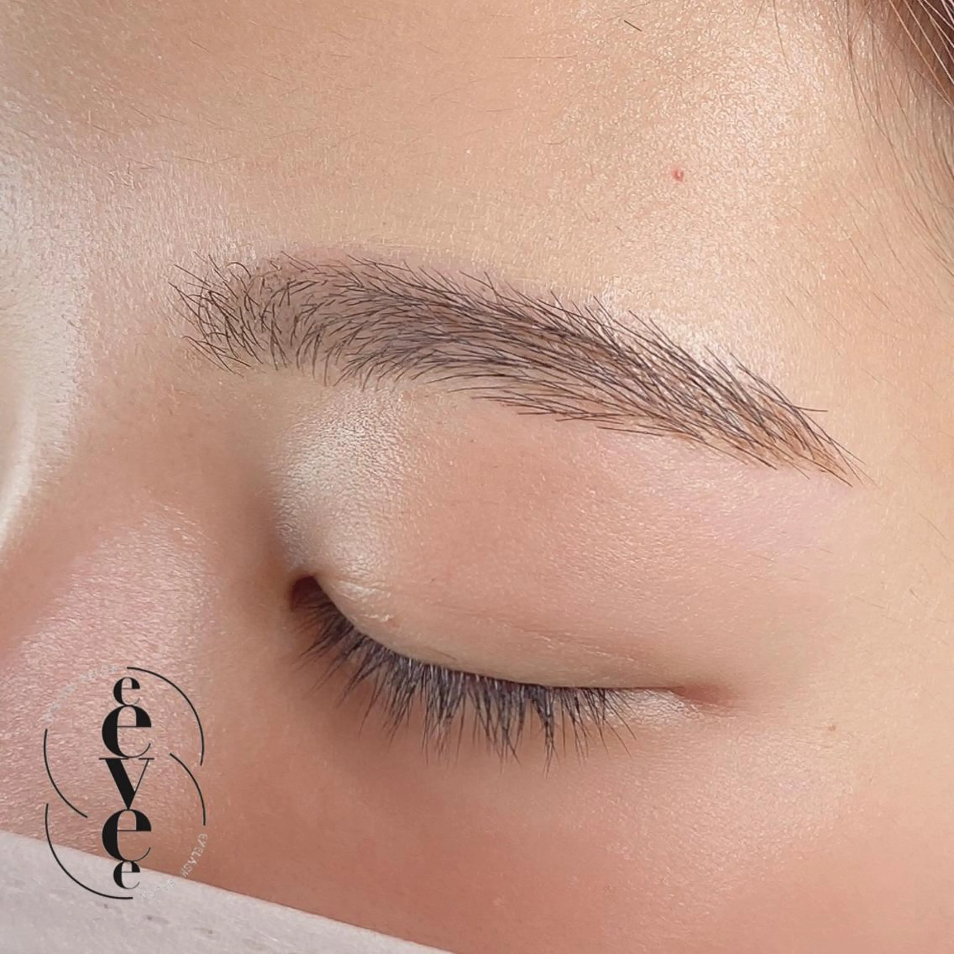 アイブロウ ワックス脱毛 プライベートサロン eeveeのエステ・リラクイメージ