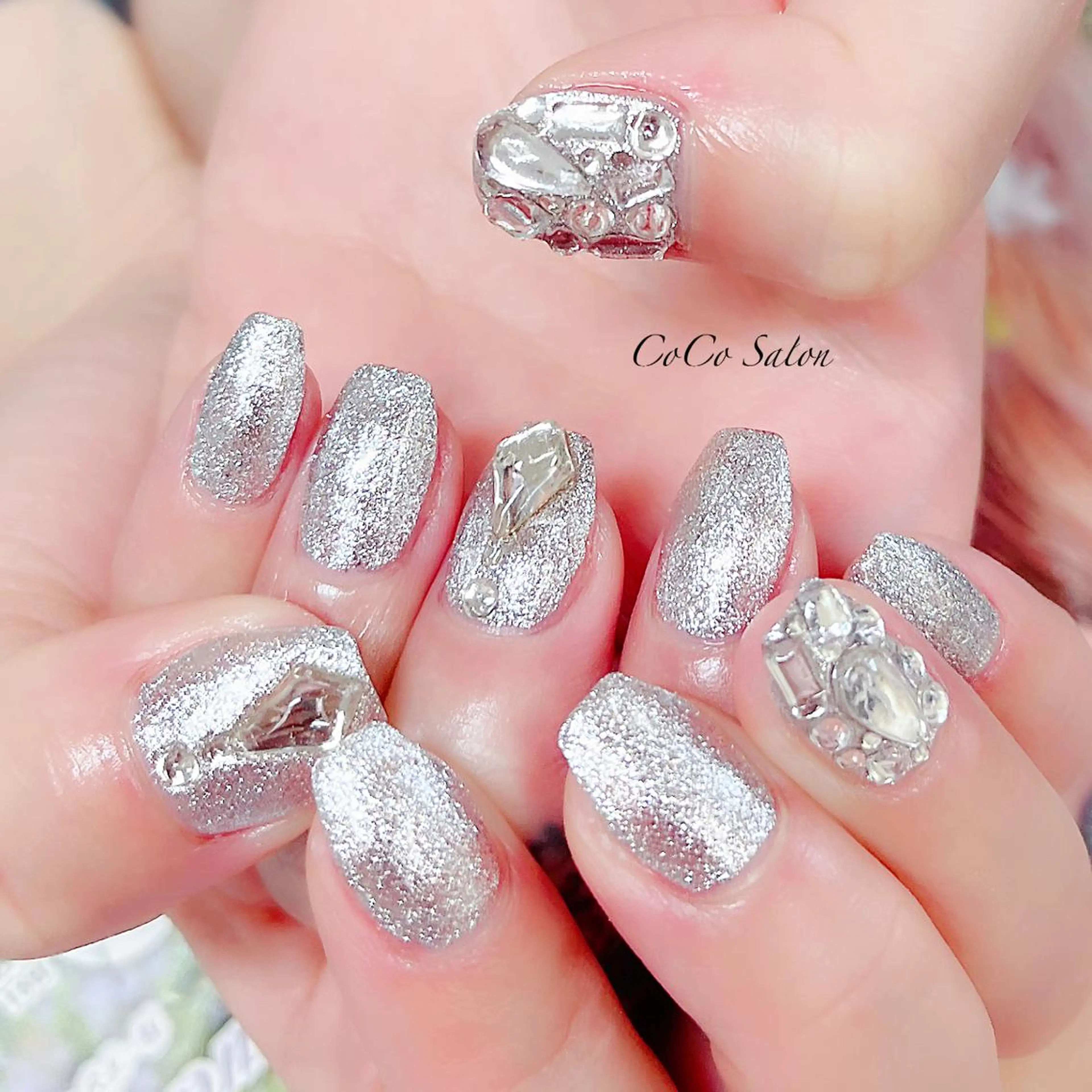 ネイル 成人式 長さ出し ジェルネイル キラキラネイル ラメ(グリッター) CoCoSalon ネイル/まつ毛予約のネイルデザイン