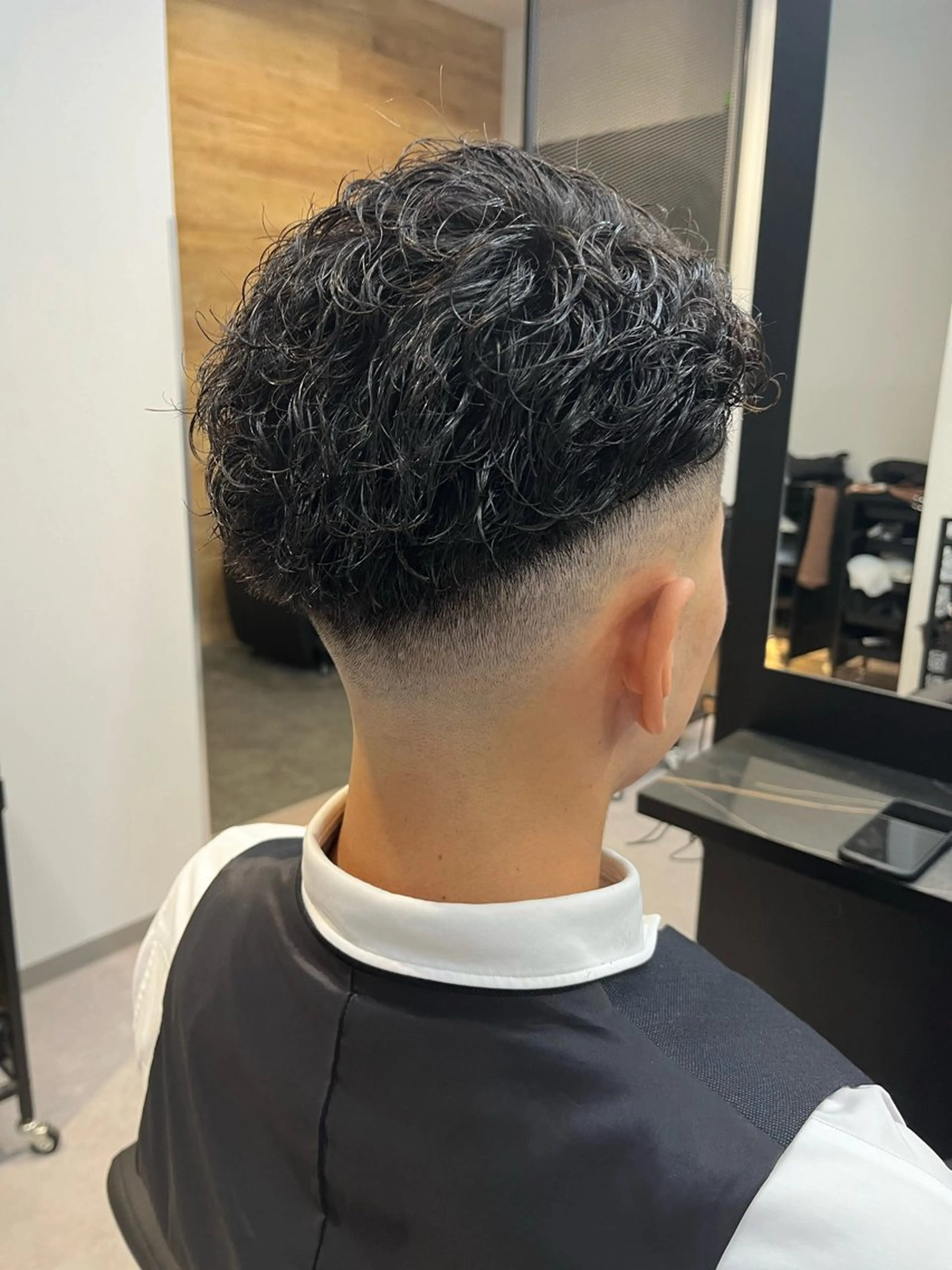 ショート パーマ メンズ フェードカット メンズパーマ スキンフェード カット パーマ ヘアセット men'slapis YUTOのヘアスタイル