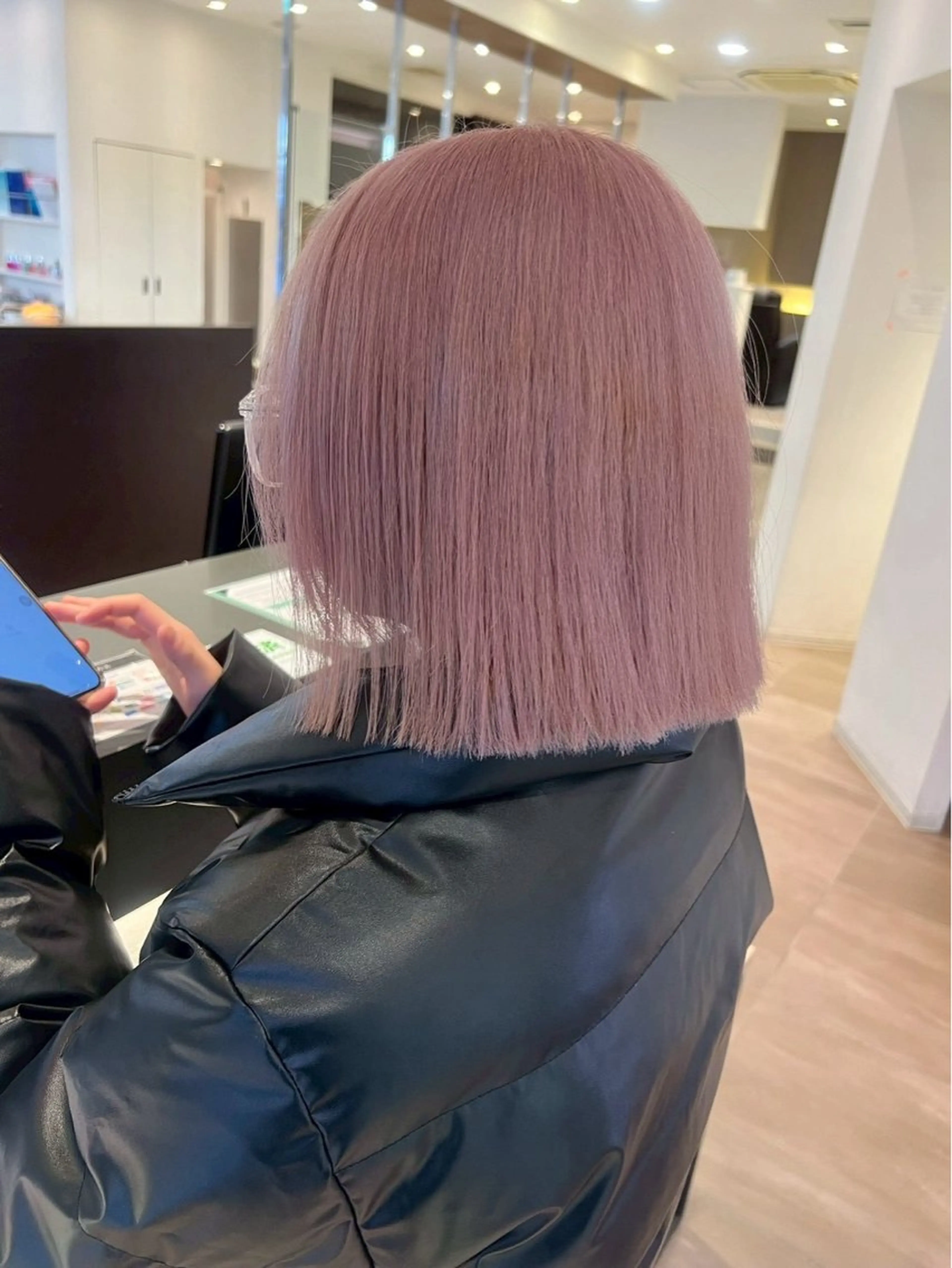 カラー 岩岡 つなみのヘアスタイル