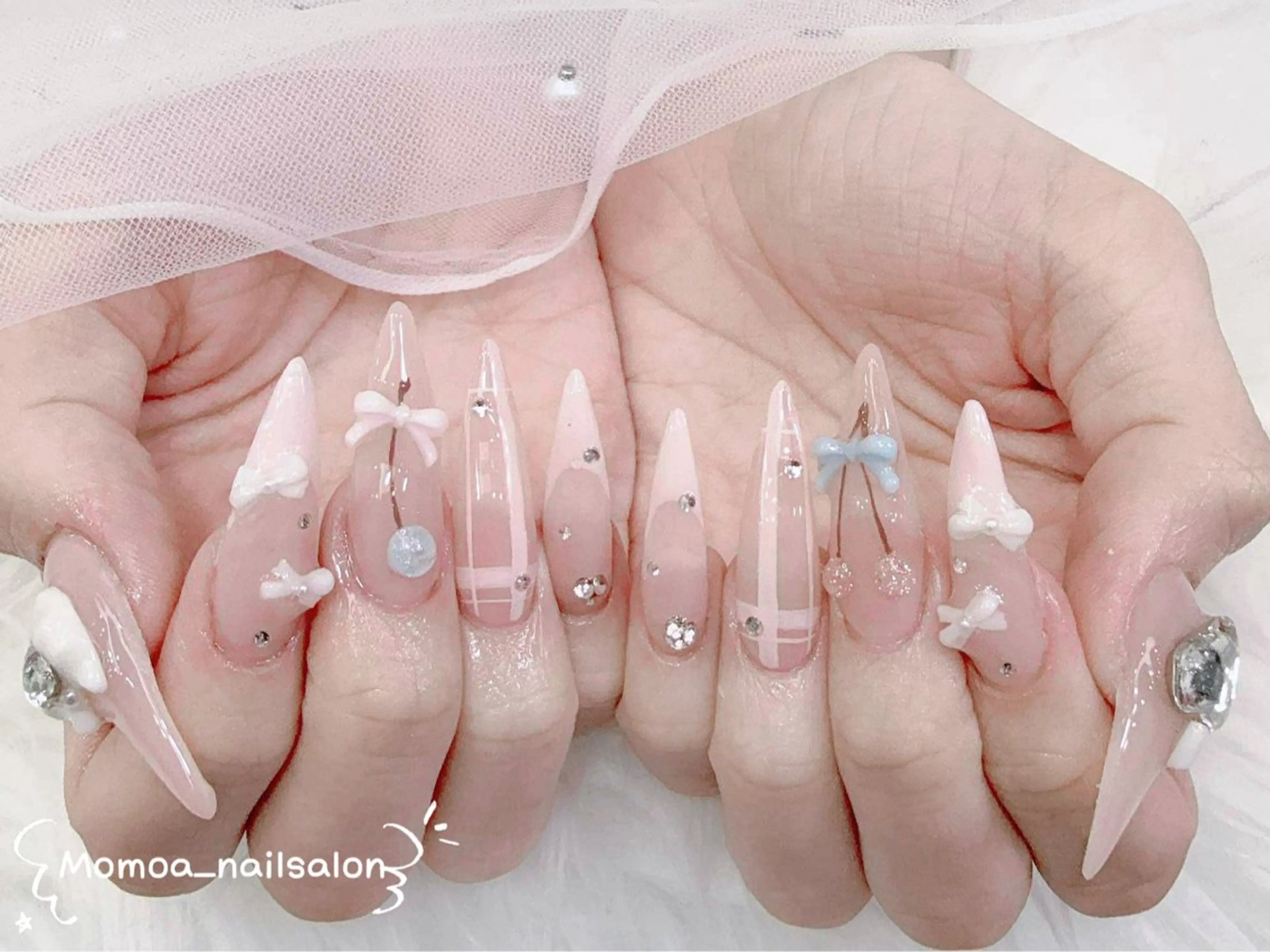 ネイル 成人式 ロングネイル マグネットネイル 大理石ネイル(マーブル) リボン ハンドネイル MoMoA Nail ネイル長さ出し専門店のネイルデザイン