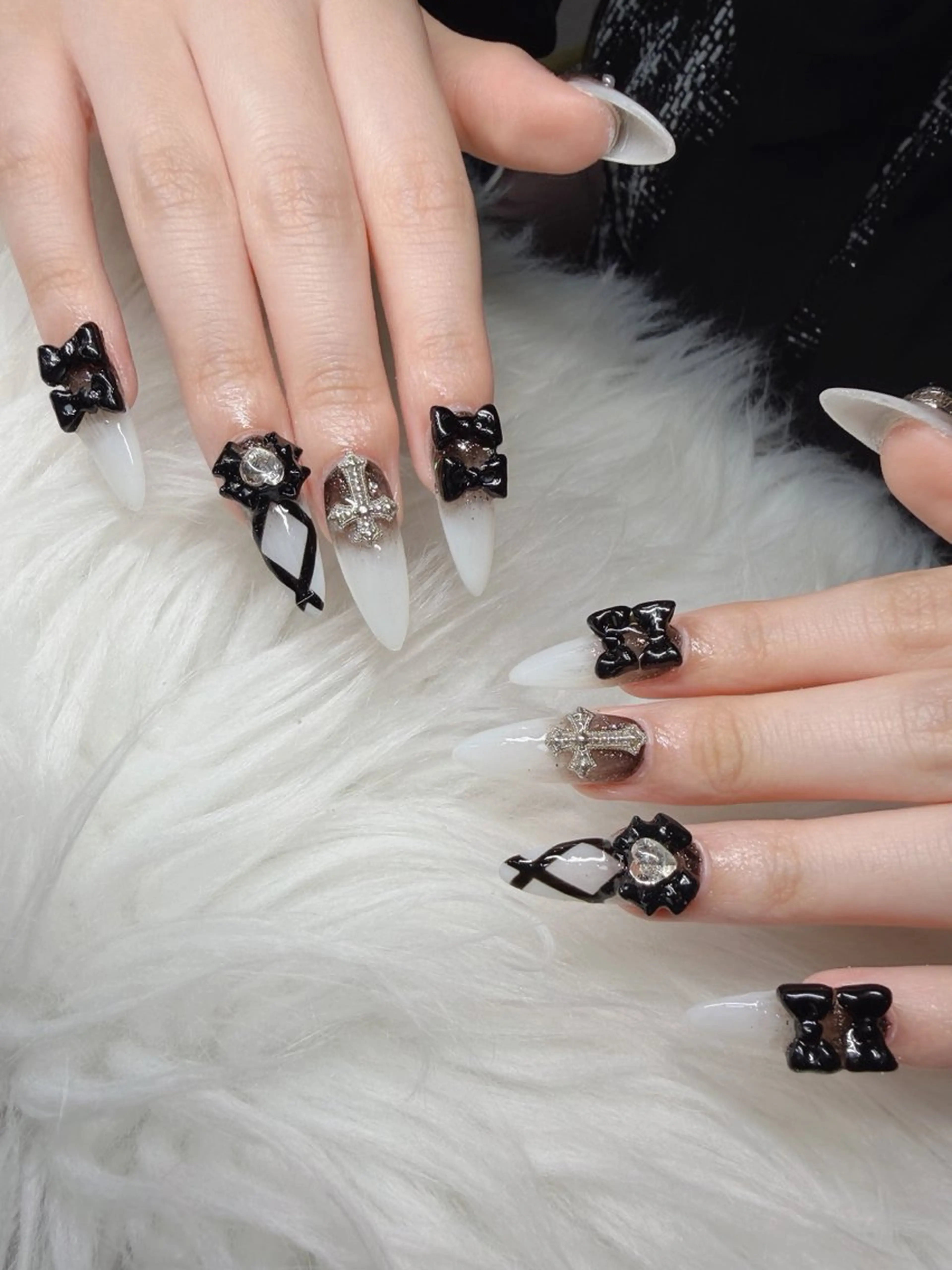 ネイル 長さ出し グラデーション 卒業式 キラキラネイル マグネットネイル Lee Nailsのネイルデザイン