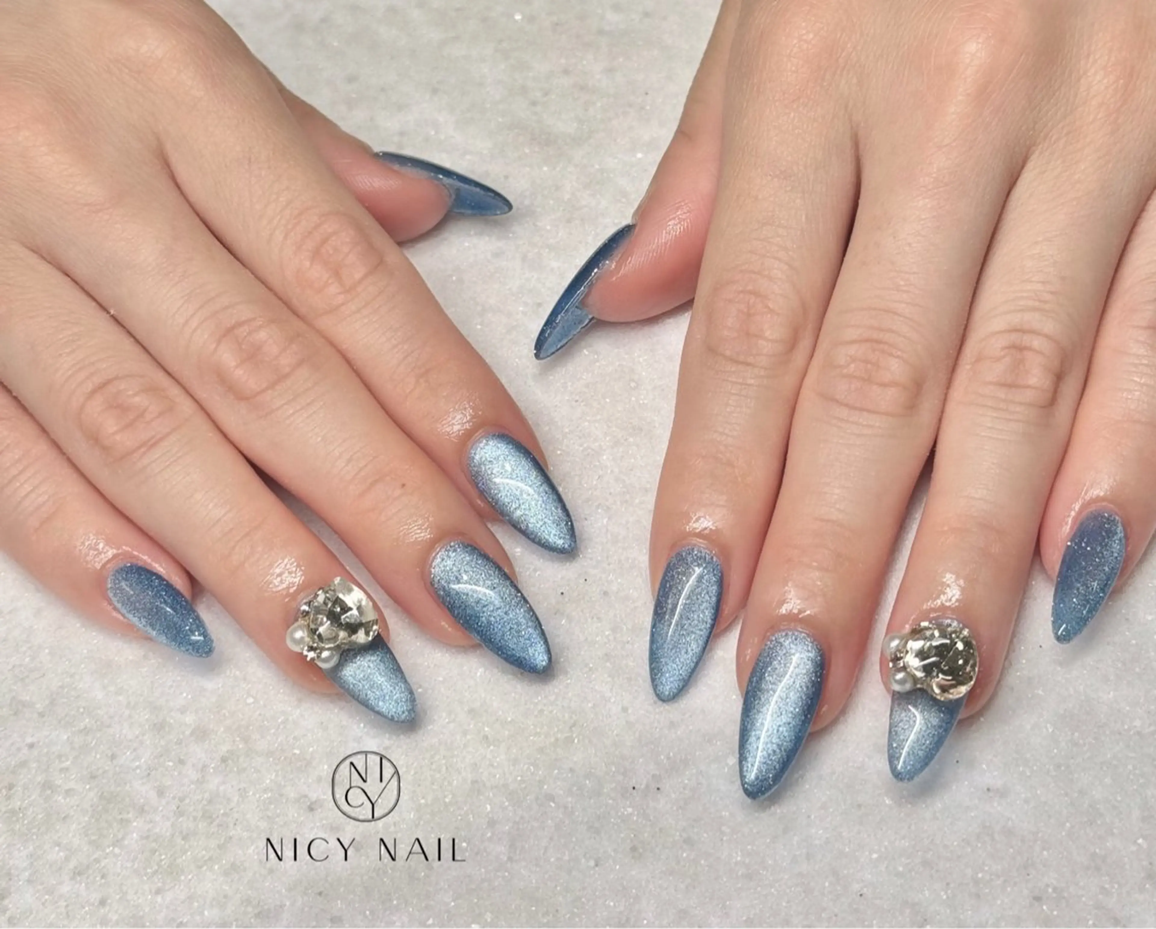 ネイル アートネイル オーロラネイル ブルー チークネイル フットネイル NICY NAIL 池袋のネイルデザイン