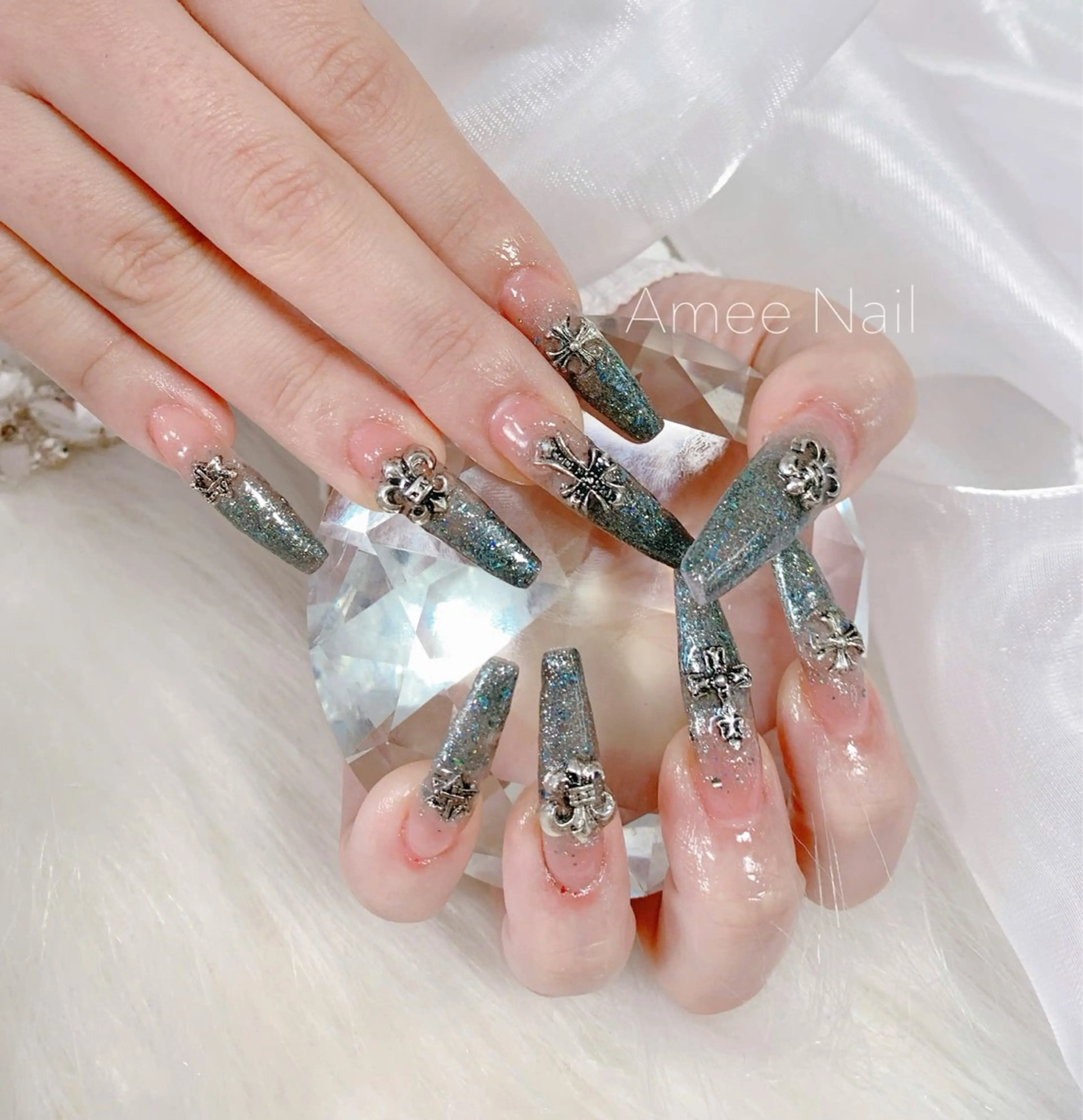 ネイル オーロラネイル クリアネイル フラッシュネイル ジェルネイル グラデーション ハンドネイル Amee Nail Salonのネイルデザイン