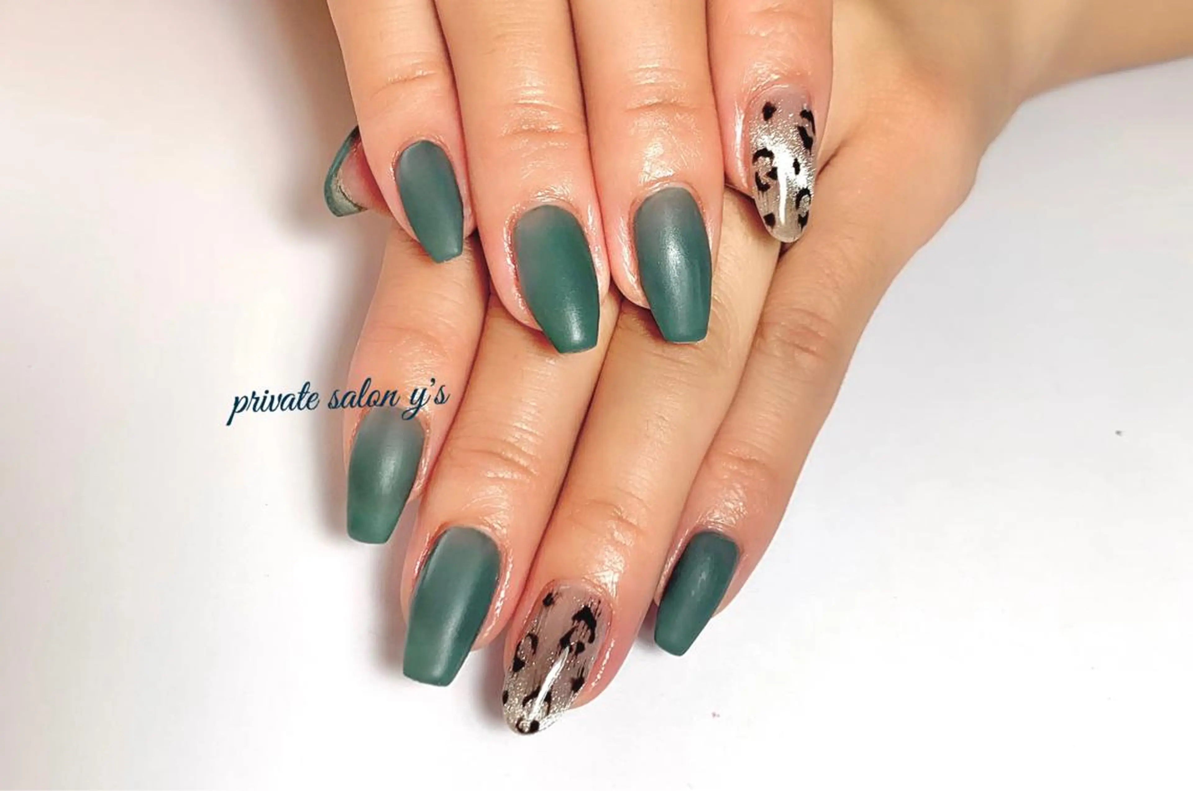 ネイル y' sのネイルデザイン