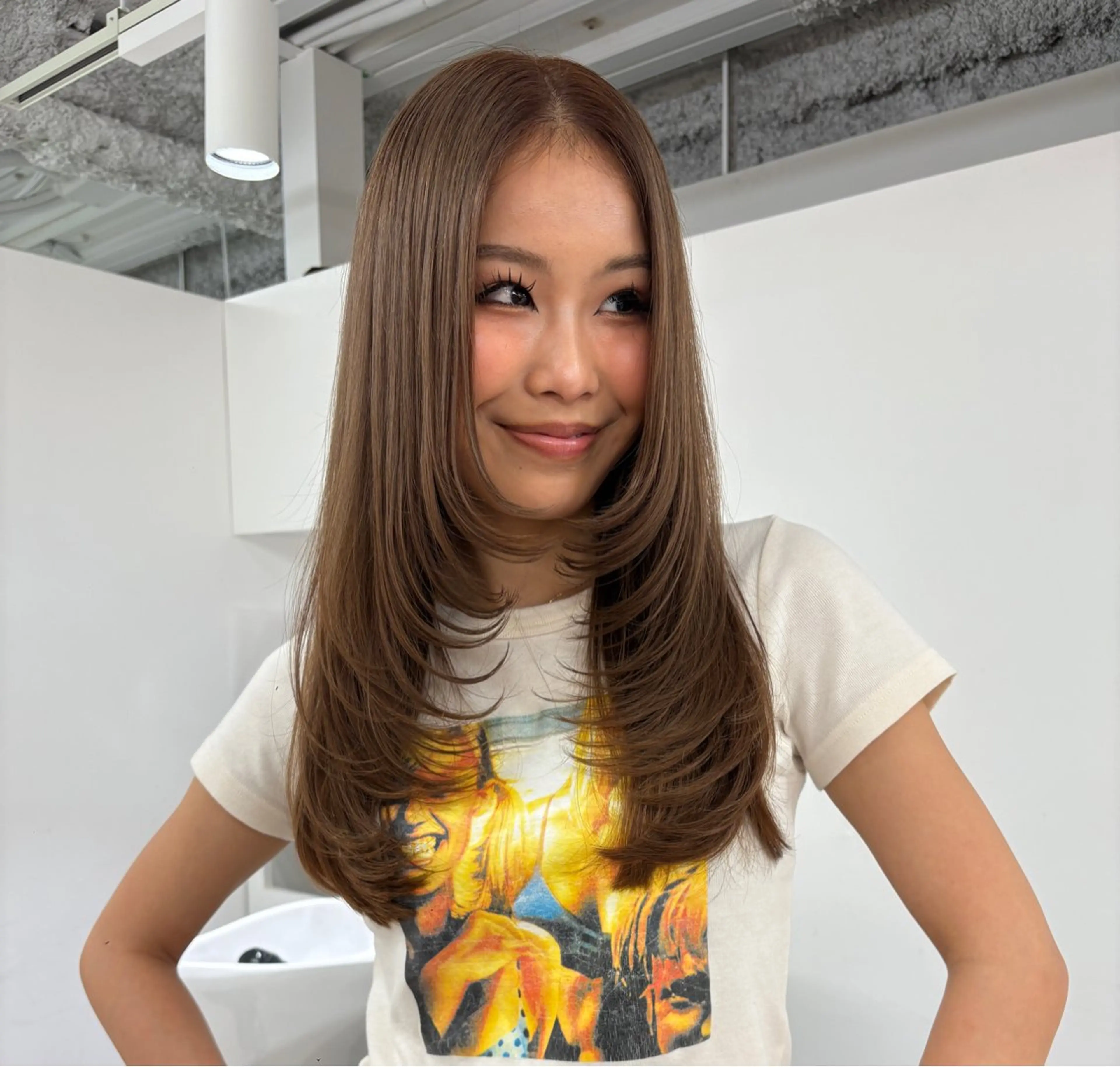 ロング YOLO 渋谷 konaのヘアスタイル