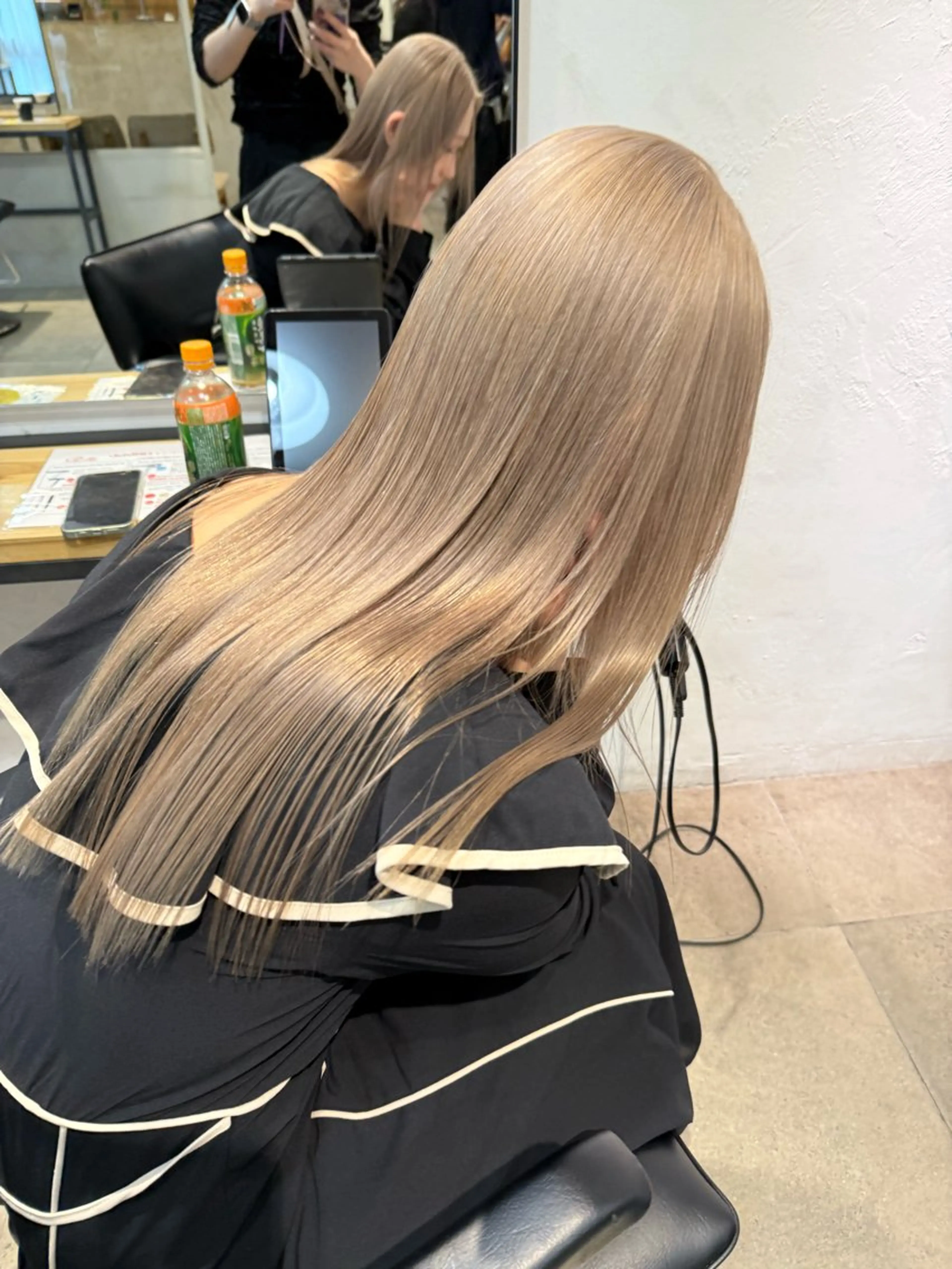 ロング カラー ミルクティー× グレージュMOMOのヘアスタイル