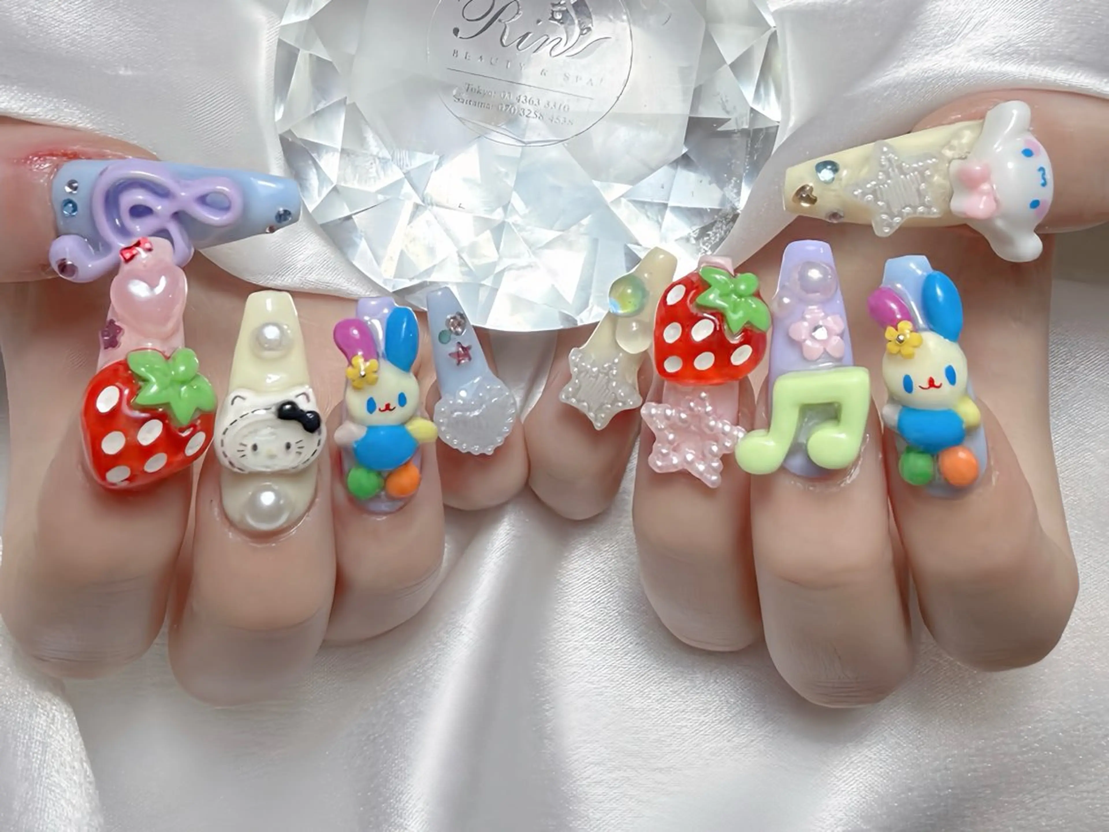 ネイル オーロラネイル チークネイル 桜ネイル クリアネイル ドット ハンドネイル Rin Nail 新大久保店のネイルデザイン