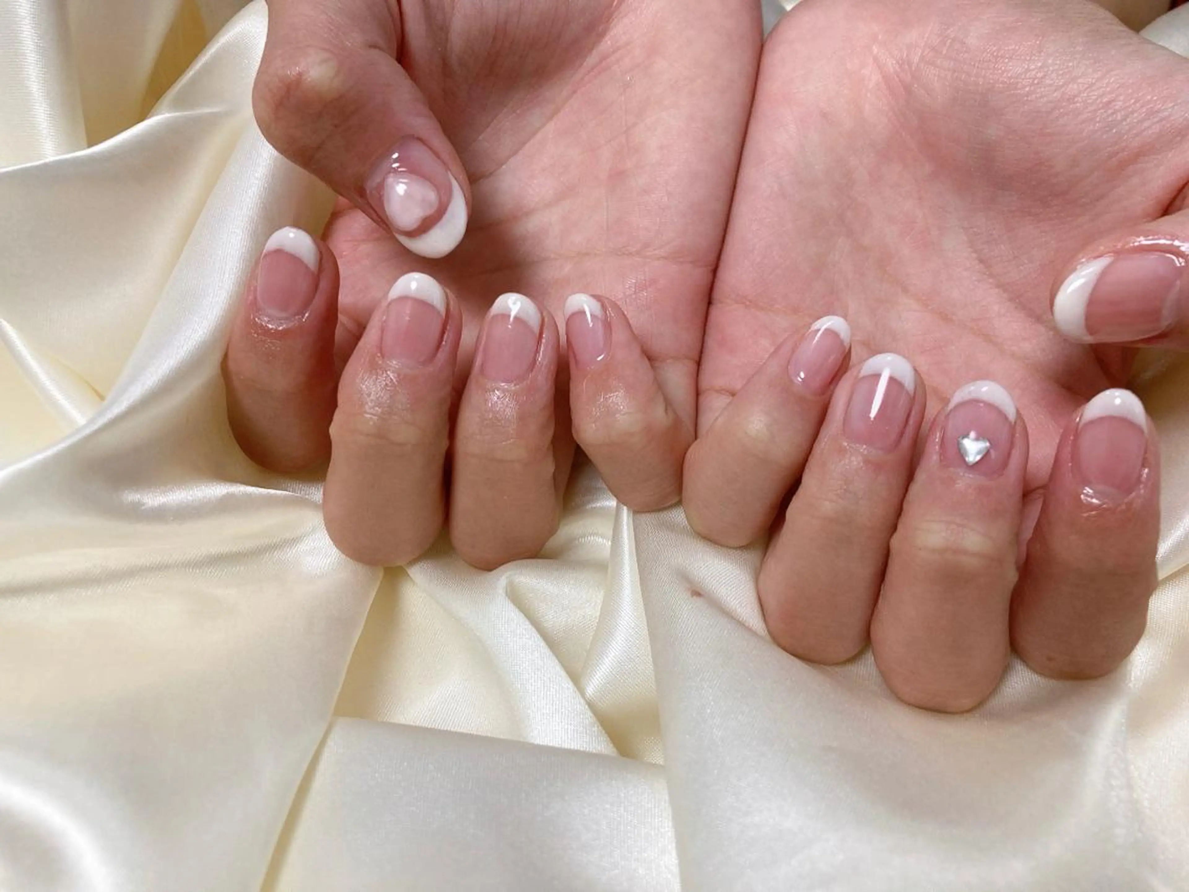 ネイル フレンチネイル ハート mogunail &blowのネイルデザイン