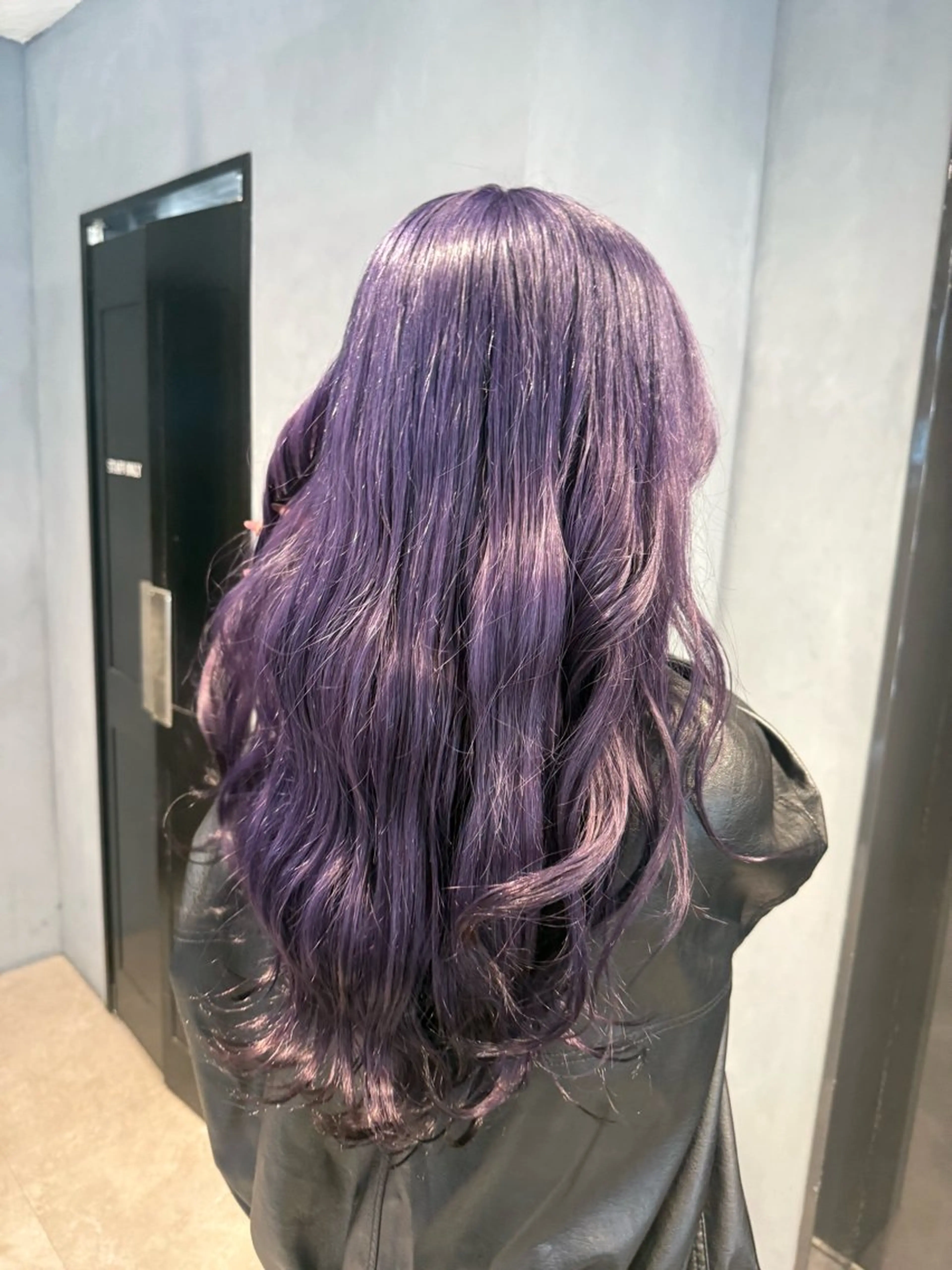 セミロング カラー ブリーチ ケアブリーチ ダブルカラー ラベンダーカラー パープルカラー ヘアカラー トリートメント インナーカラー 推し ブリーチ  髪質改善のヘアスタイル