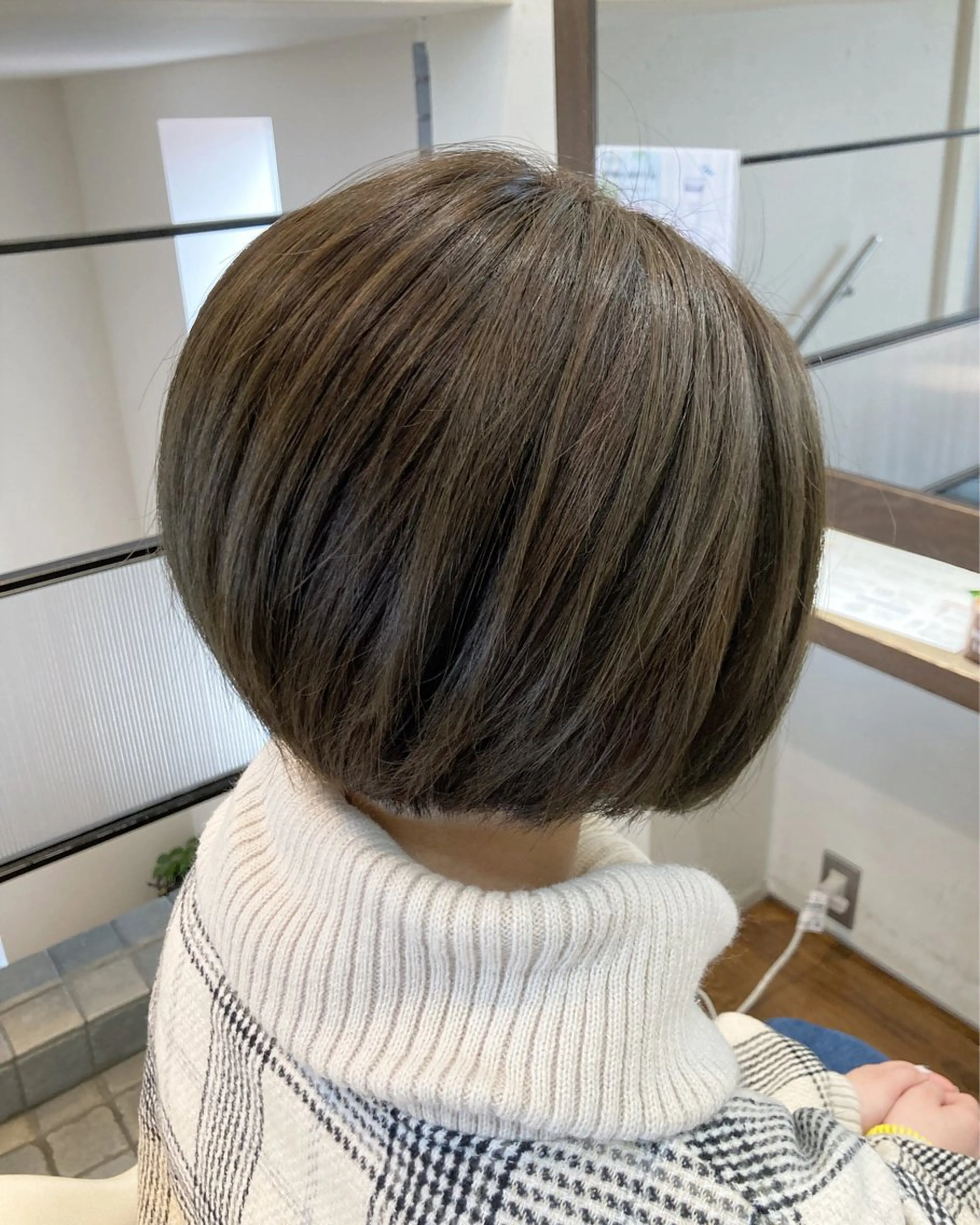 ショート カラー 丸みショート ブラウンカラー オリーブブラウン ショートヘア 西山 菜己星のヘアスタイル