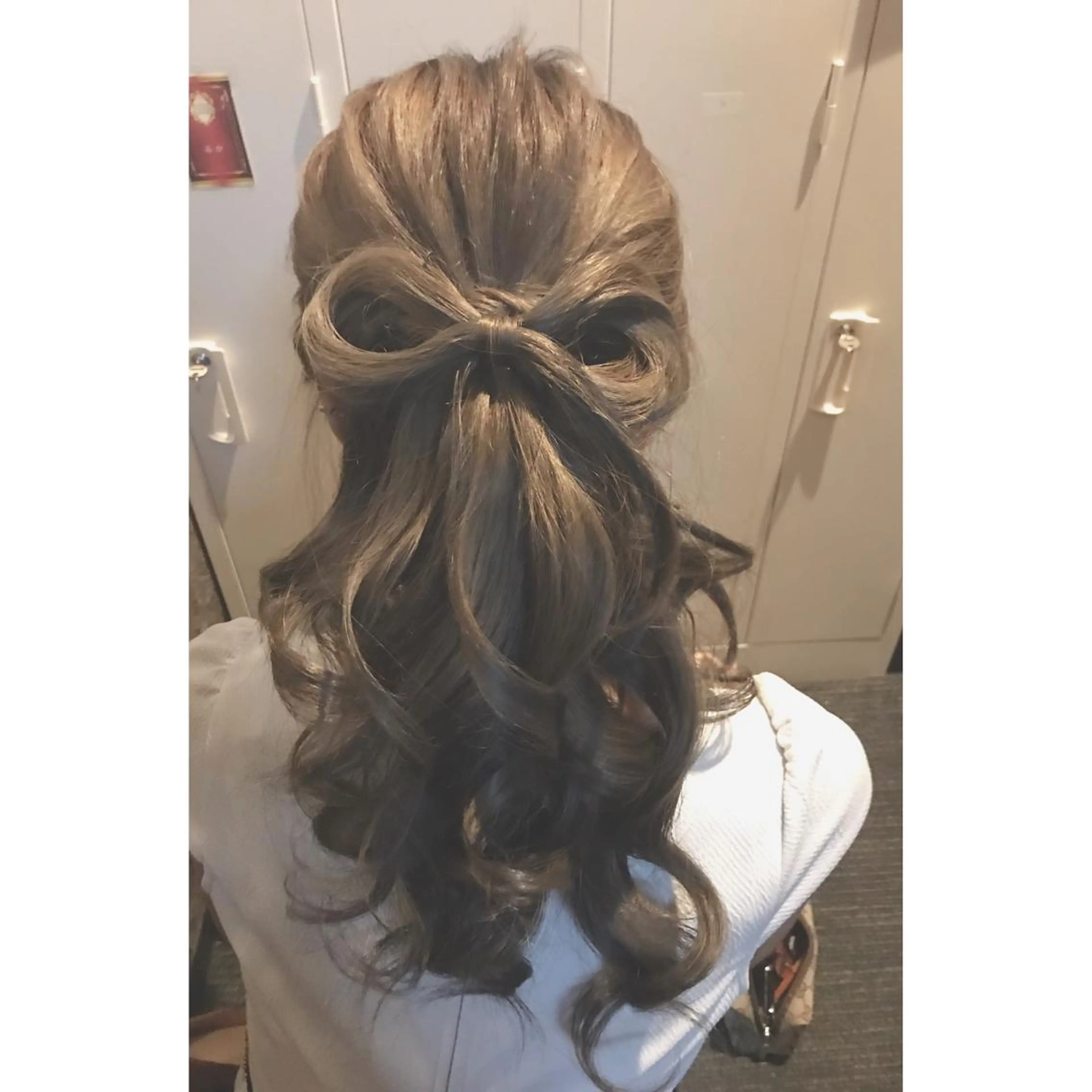 ロング カラー ヘアアレンジ ポニーテール マエダ　カズエ🫶 coronahairのヘアスタイル