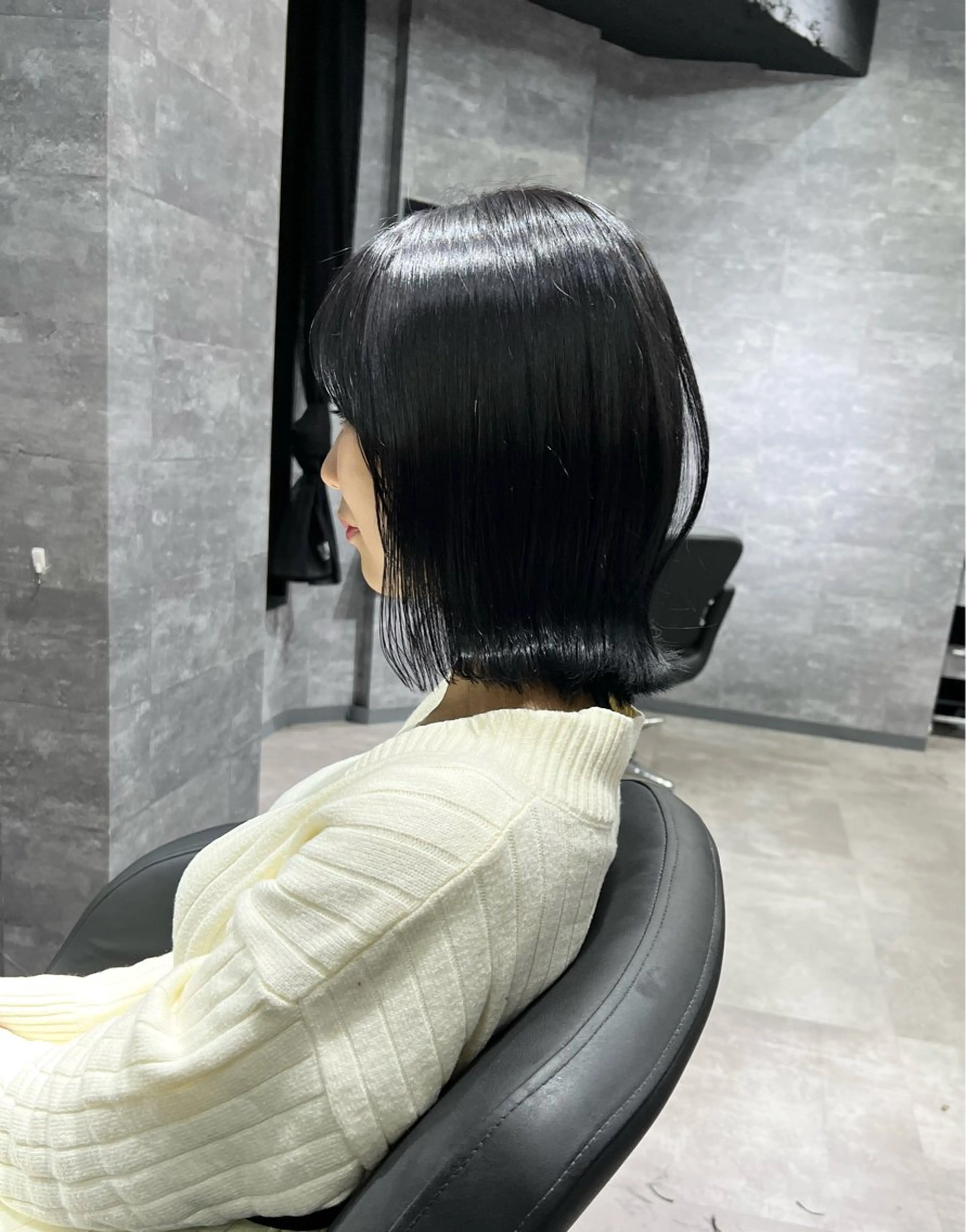 ミディアム カット トリートメント RAISE by_WHITEのヘアスタイル