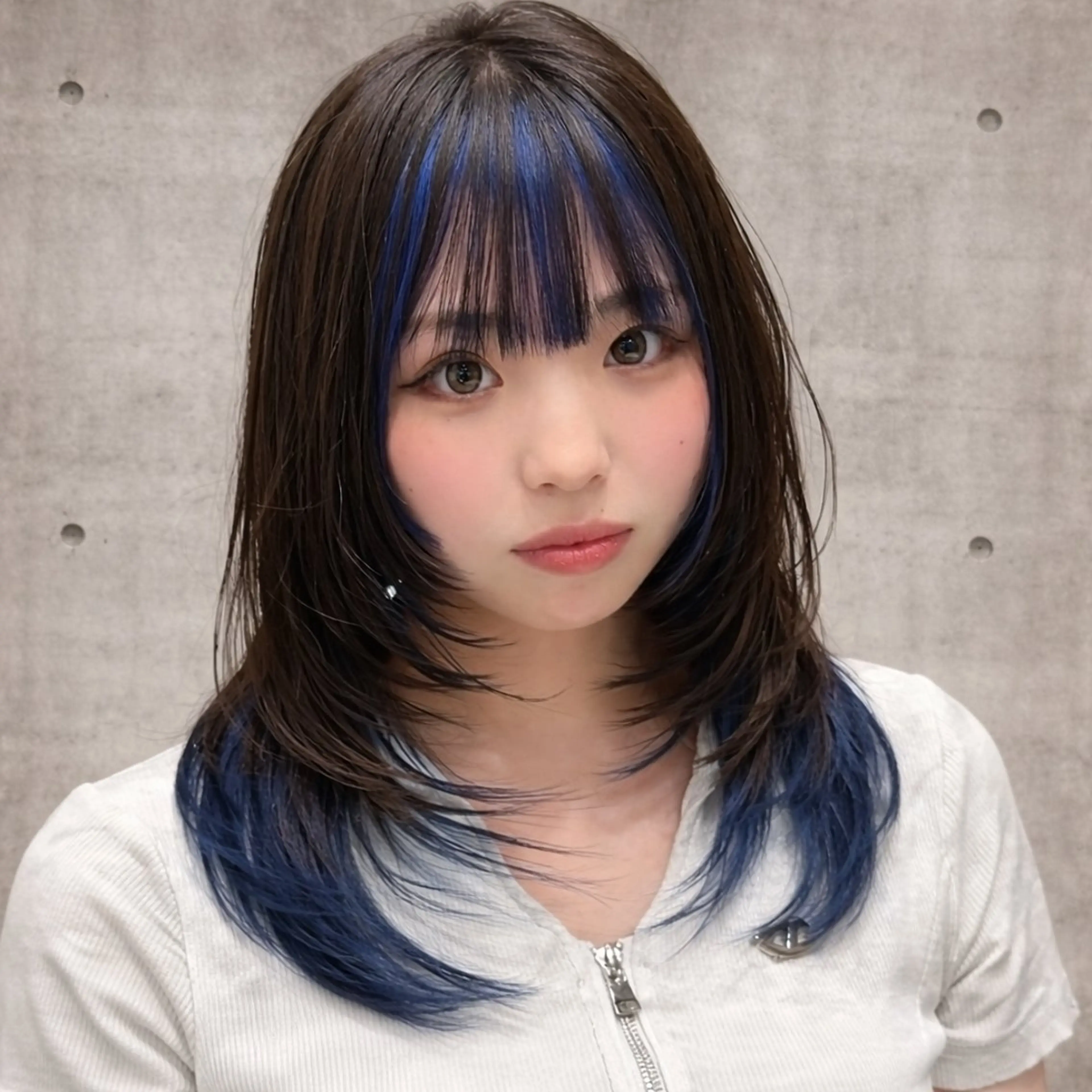 ミディアム カラー 黒髪 ブリーチ ブルーカラー ケアブリーチ ハイトーンカラー ✨ブリーチ支持No1 複雑履歴修正/舘岡のヘアスタイル