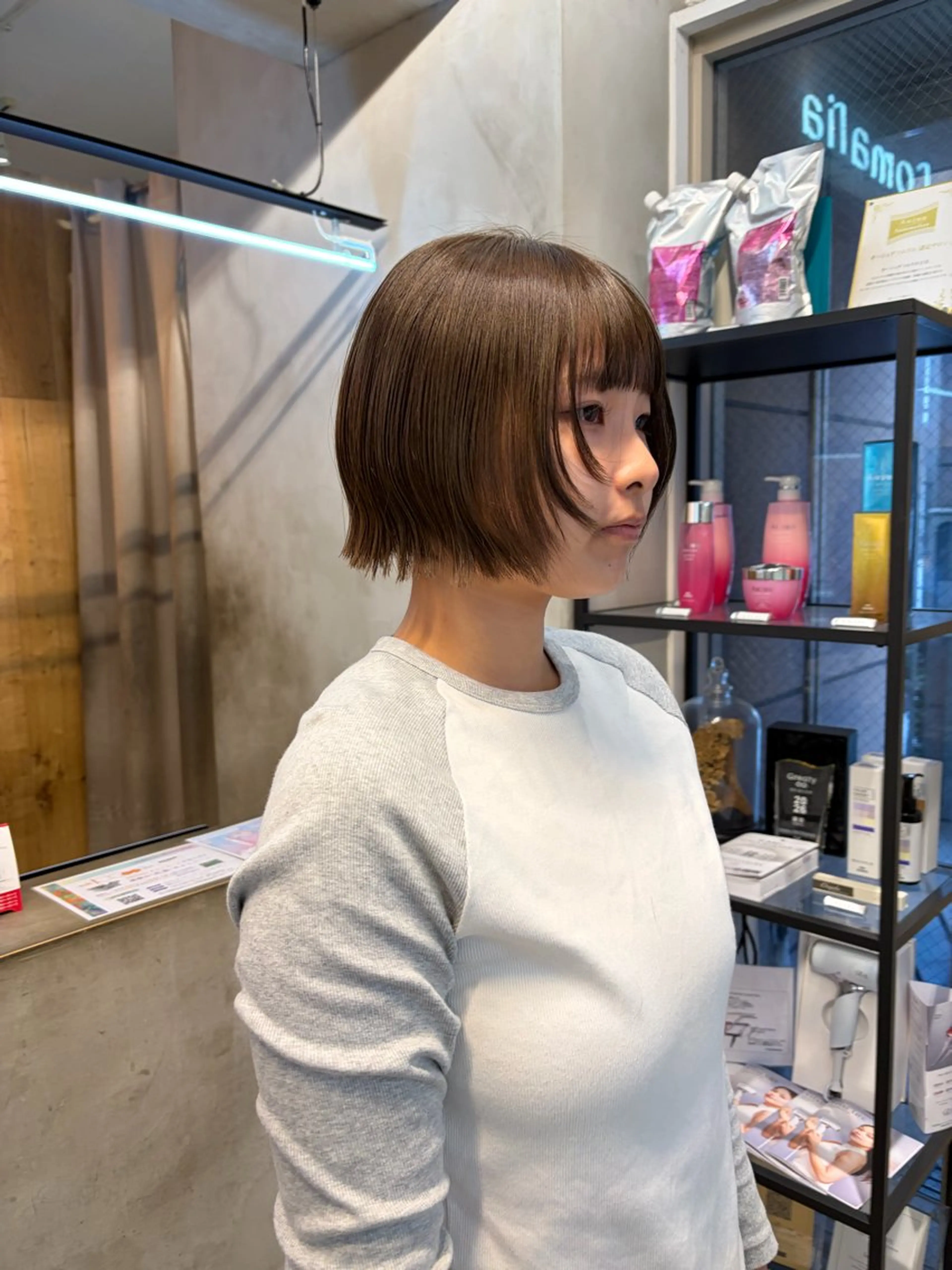 ショート カラー ミルクティー× グレージュMOMOのヘアスタイル