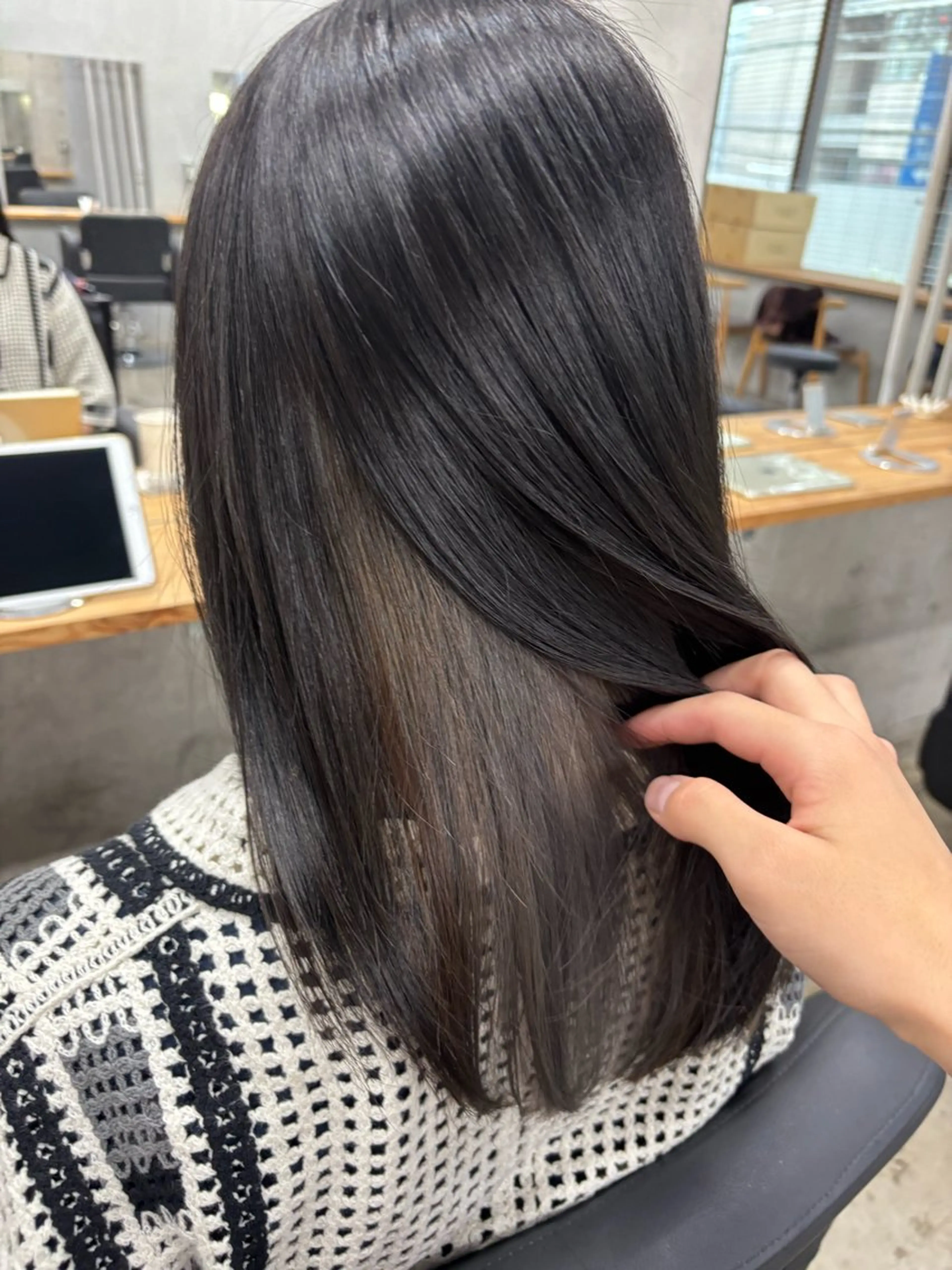 セミロング カラー mono / Manatoのヘアスタイル