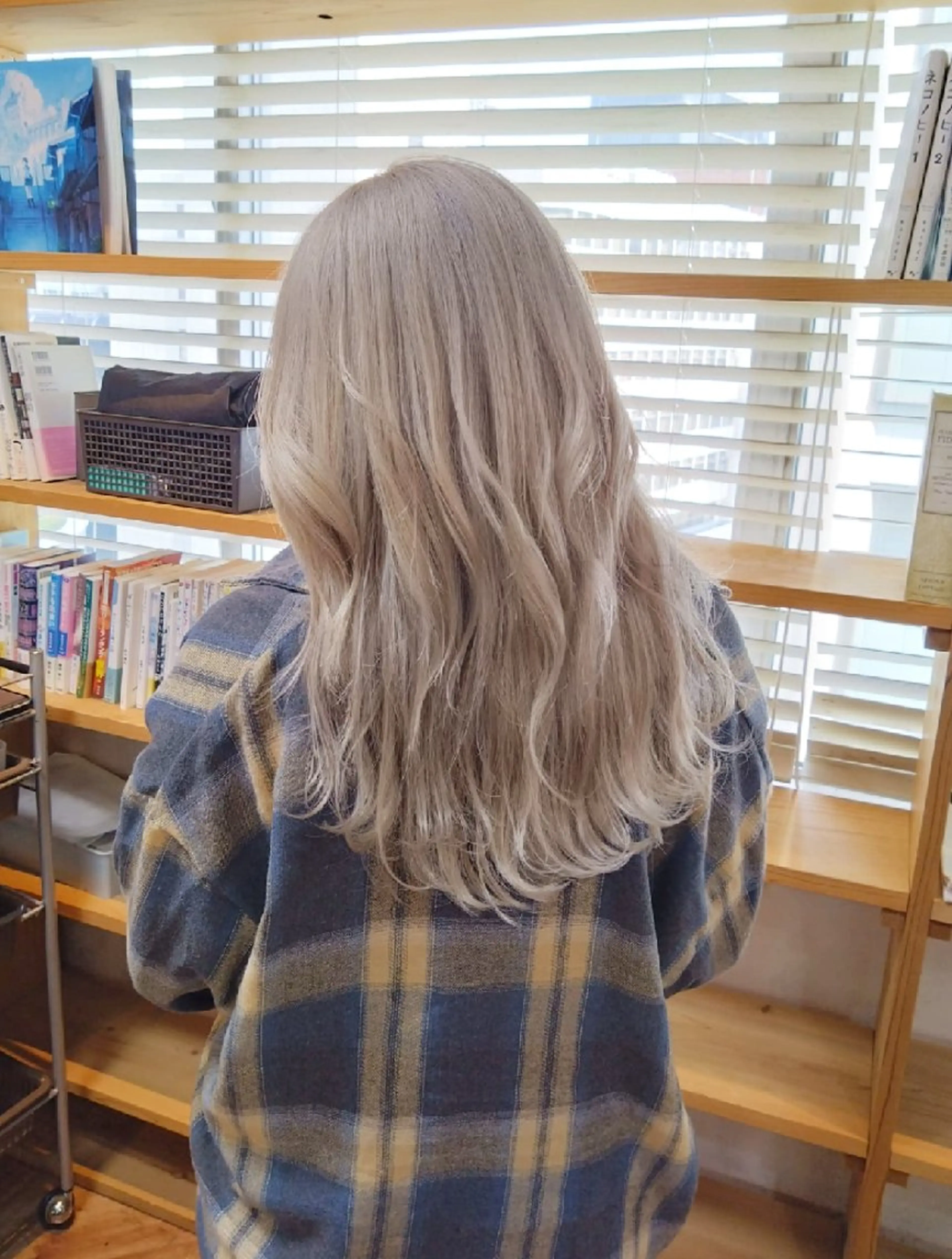 ロング カラー ブリーチ カット ヘアカラー トリートメント little×PORTO 元町所属・Topstylist ゆきこのヘアスタイル