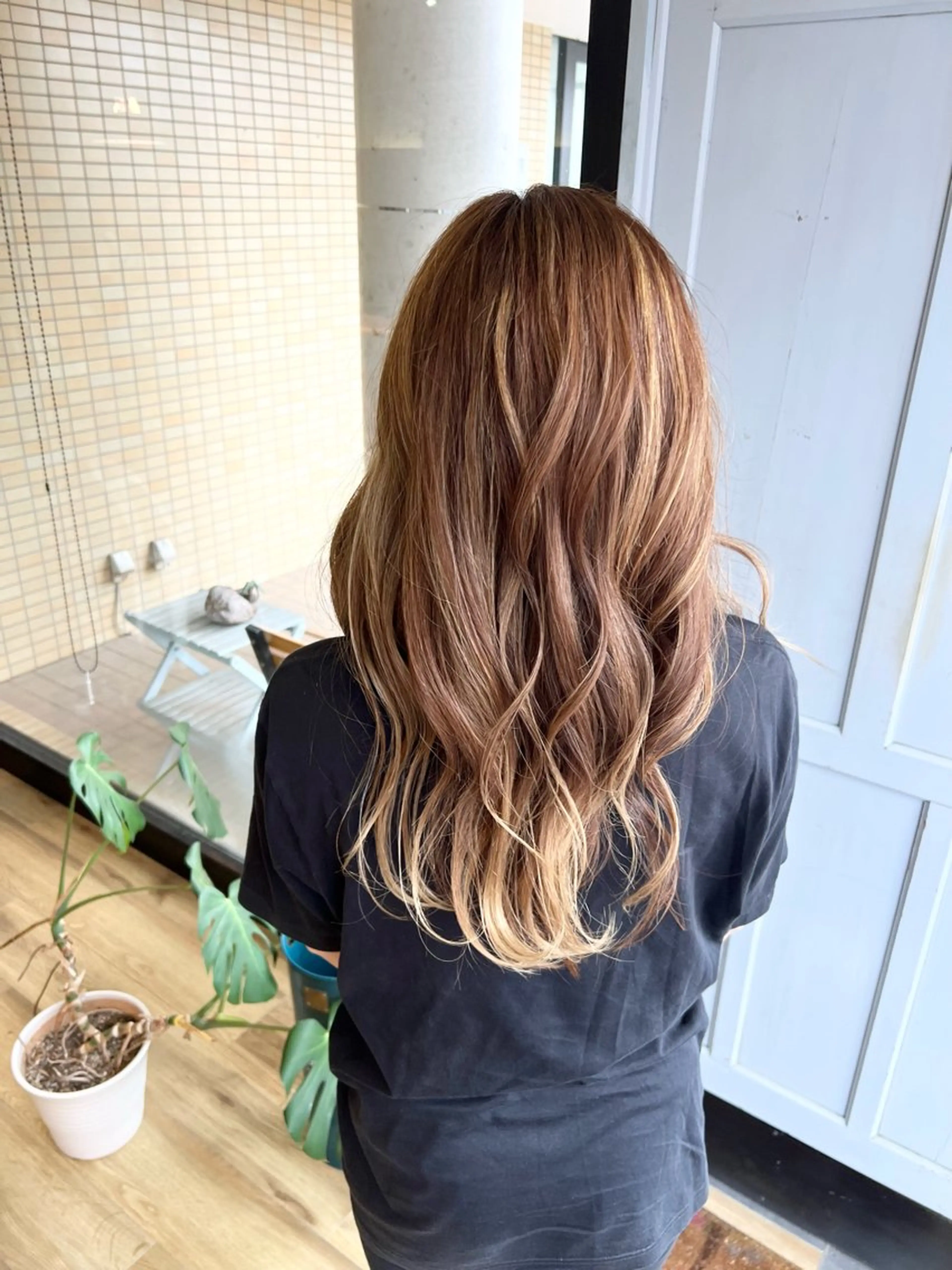 ロング カラー アッシュ ベージュカラー ヘアカラー トリートメント 堀 望美のヘアスタイル