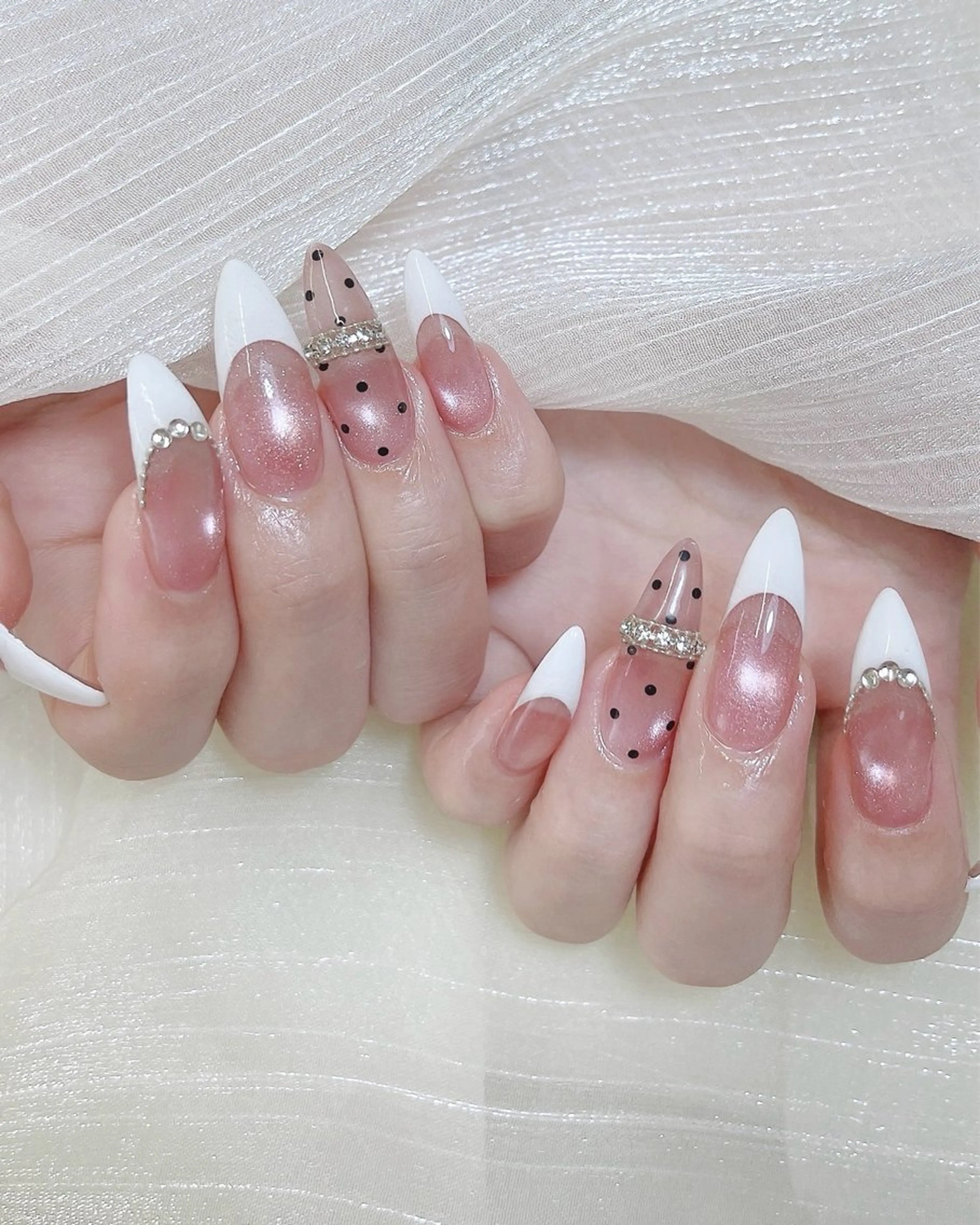 ネイル チークネイル フレンチネイル ハート キラキラネイル 韓国ネイル ハンドネイル Speraネイル 大宮店🎀のネイルデザイン