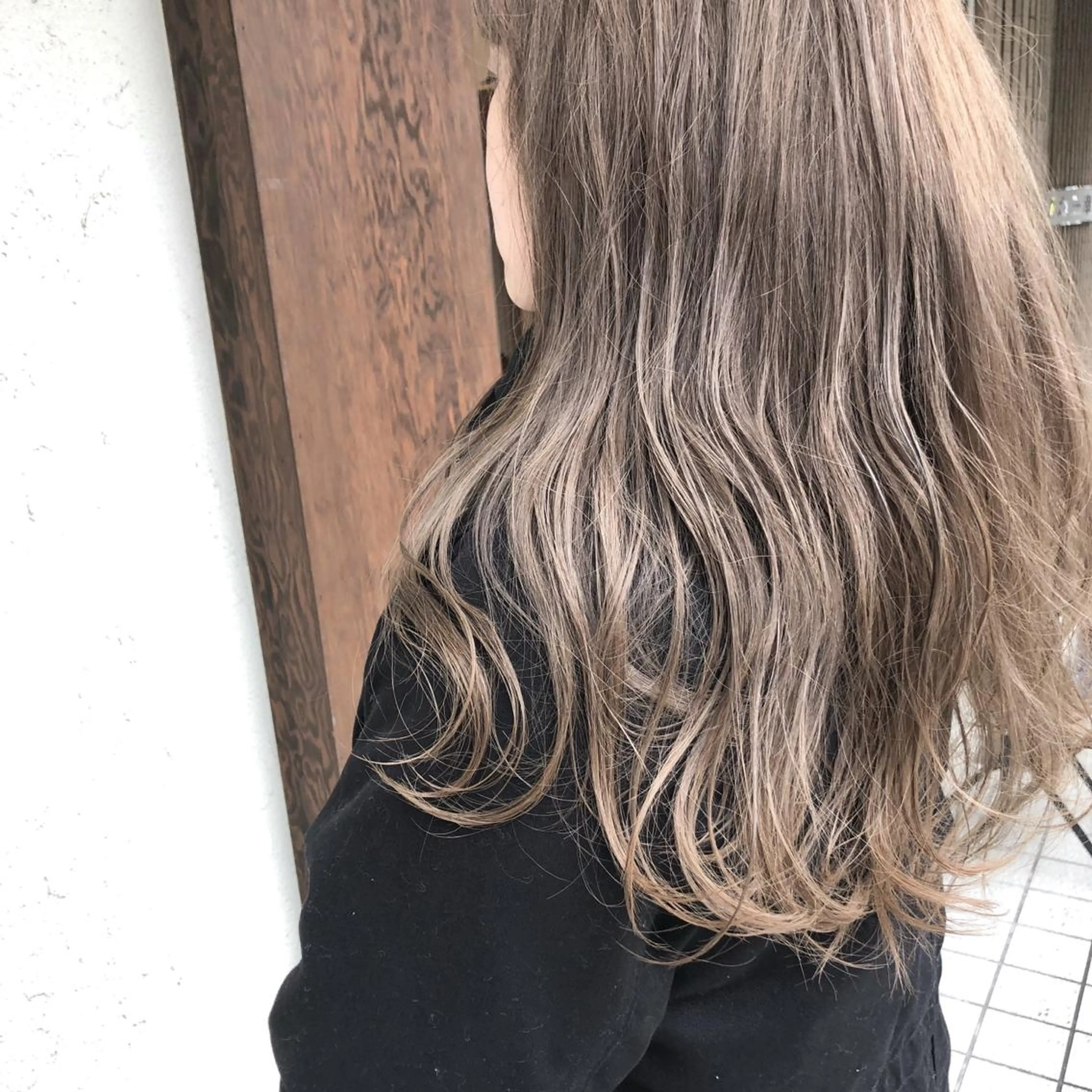 ロング カラー アディクシーカラー ブリーチ 艶髪育成サロン 京橋　shinのヘアスタイル
