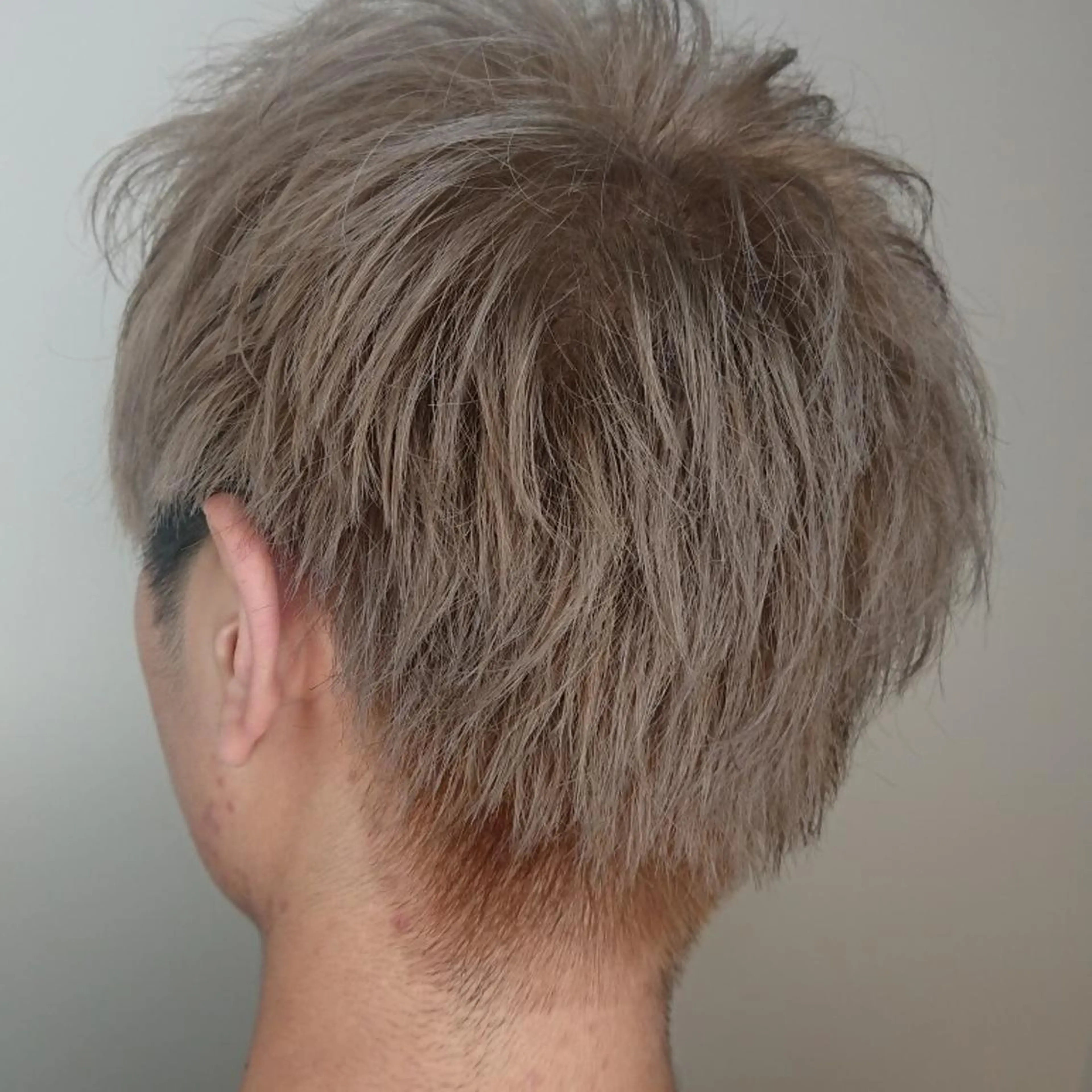 メンズ カラー ヘアアレンジ ベージュカラー ダブルカラー ホワイトベージュ ヘアカラー ブリーチ/ヘアケア/ 艶髪/イギチハルのヘアスタイル