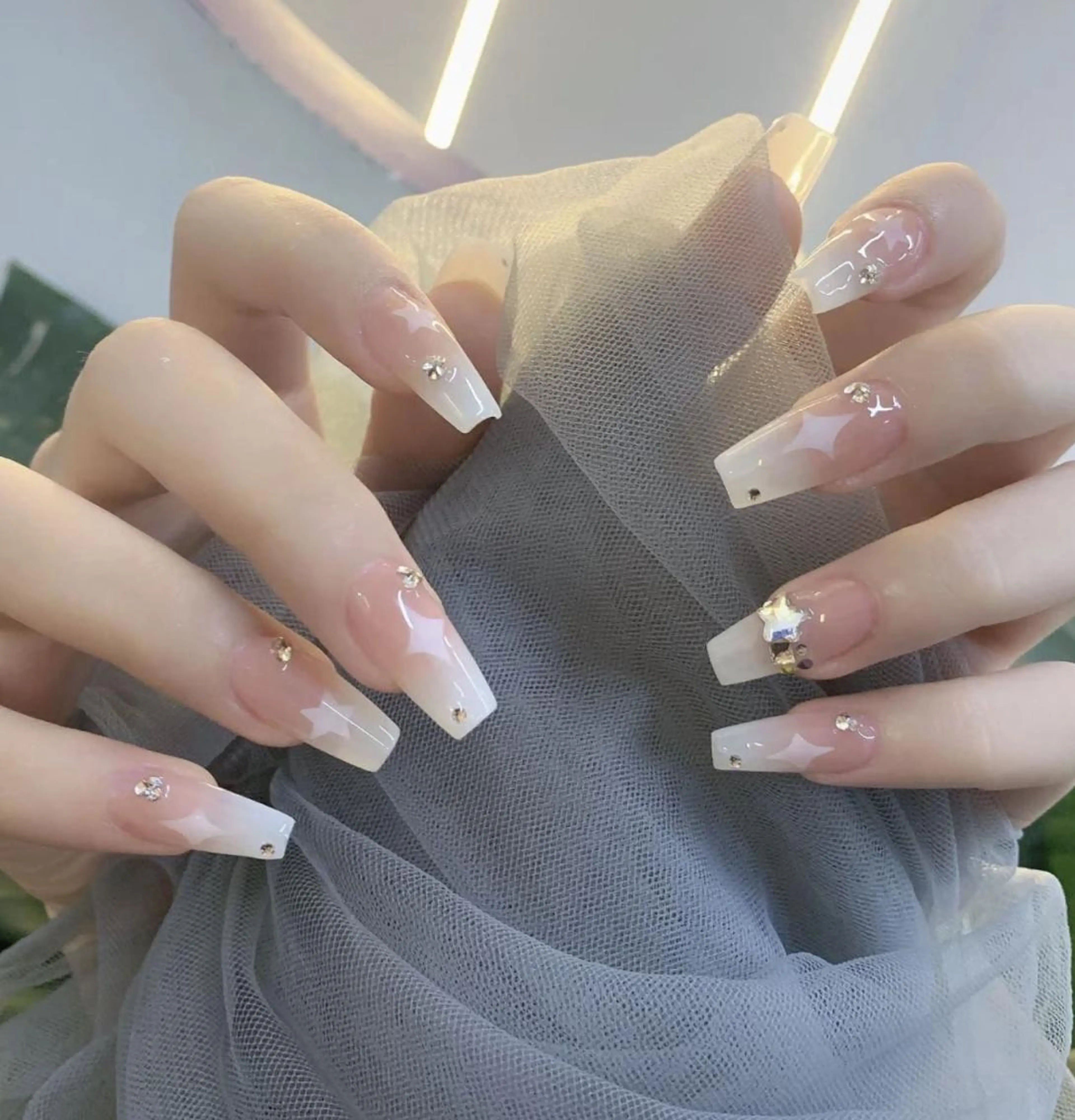 ネイル アートネイル 長さ出し ネイルチップ Queens ciciのネイルデザイン