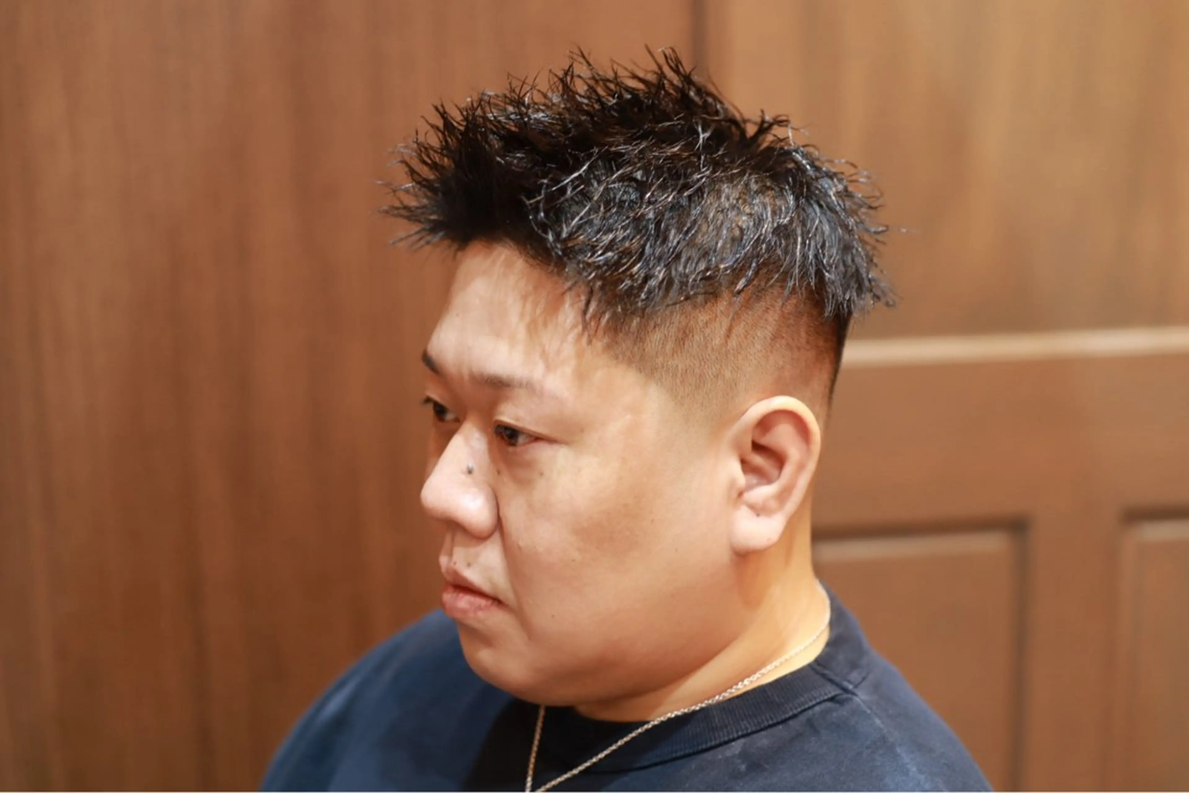 ショート パーマ メンズ アップバング モヒカン なかで りゅうのすけのヘアスタイル