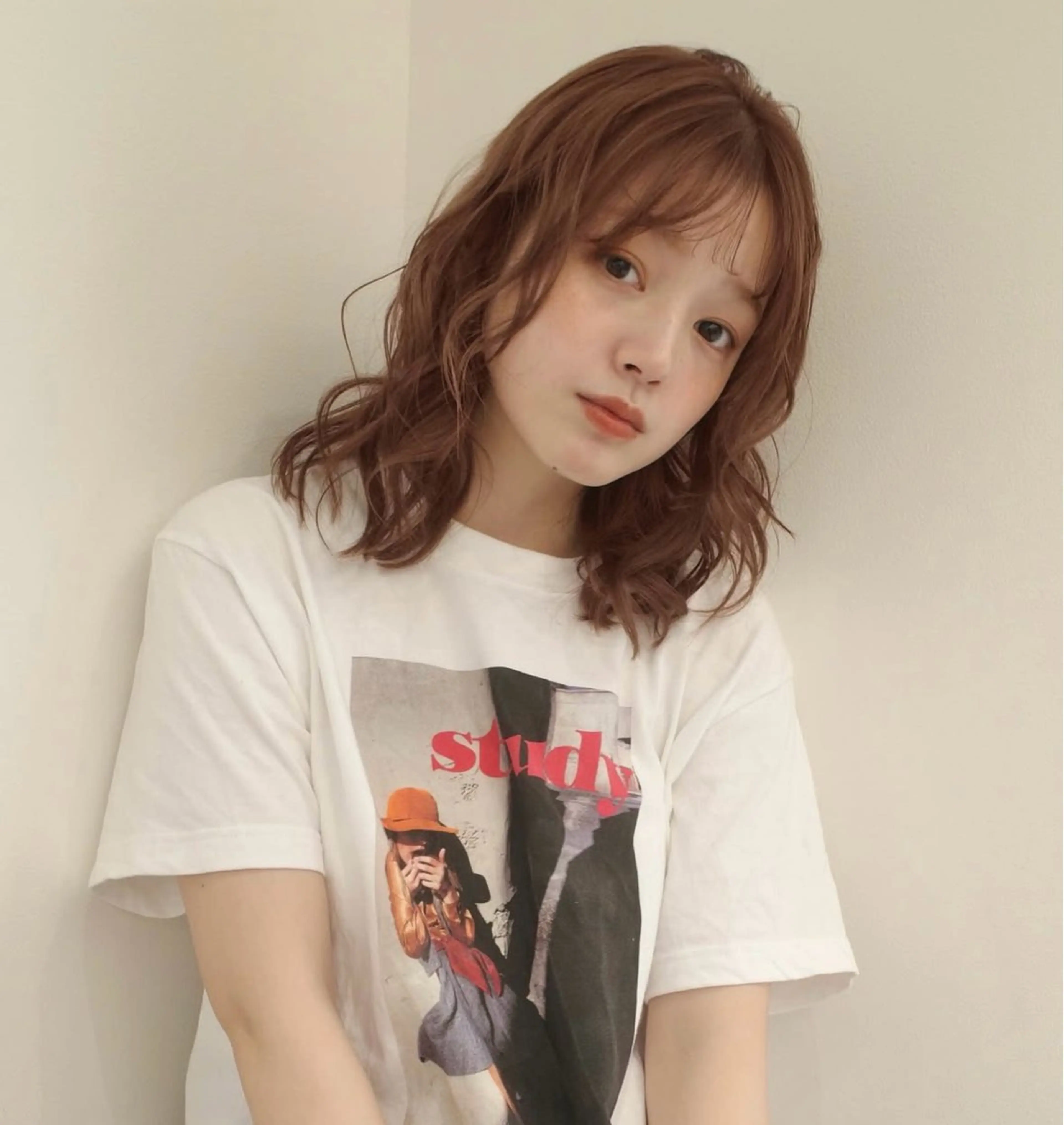 ミディアム パーマ 渡邊 百咲のヘアスタイル