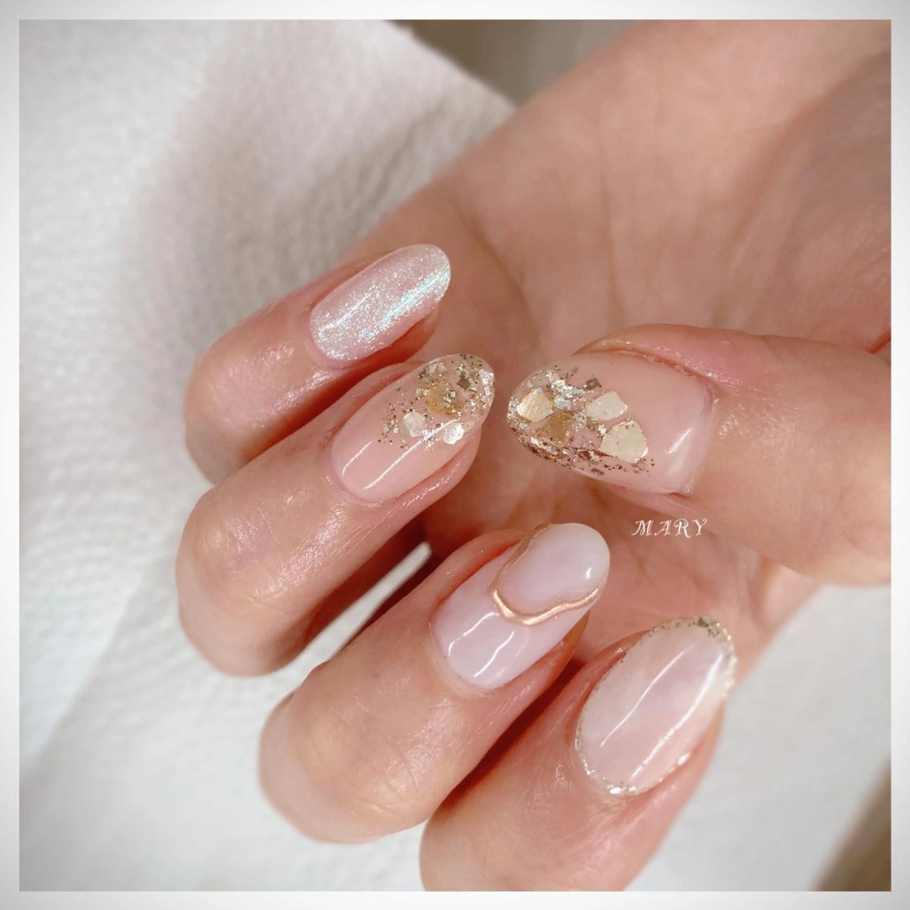 ネイル キラキラネイル ニュアンスネイル ワンカラーネイル ホワイト ハンドネイル Mary nail .narumiのネイルデザイン