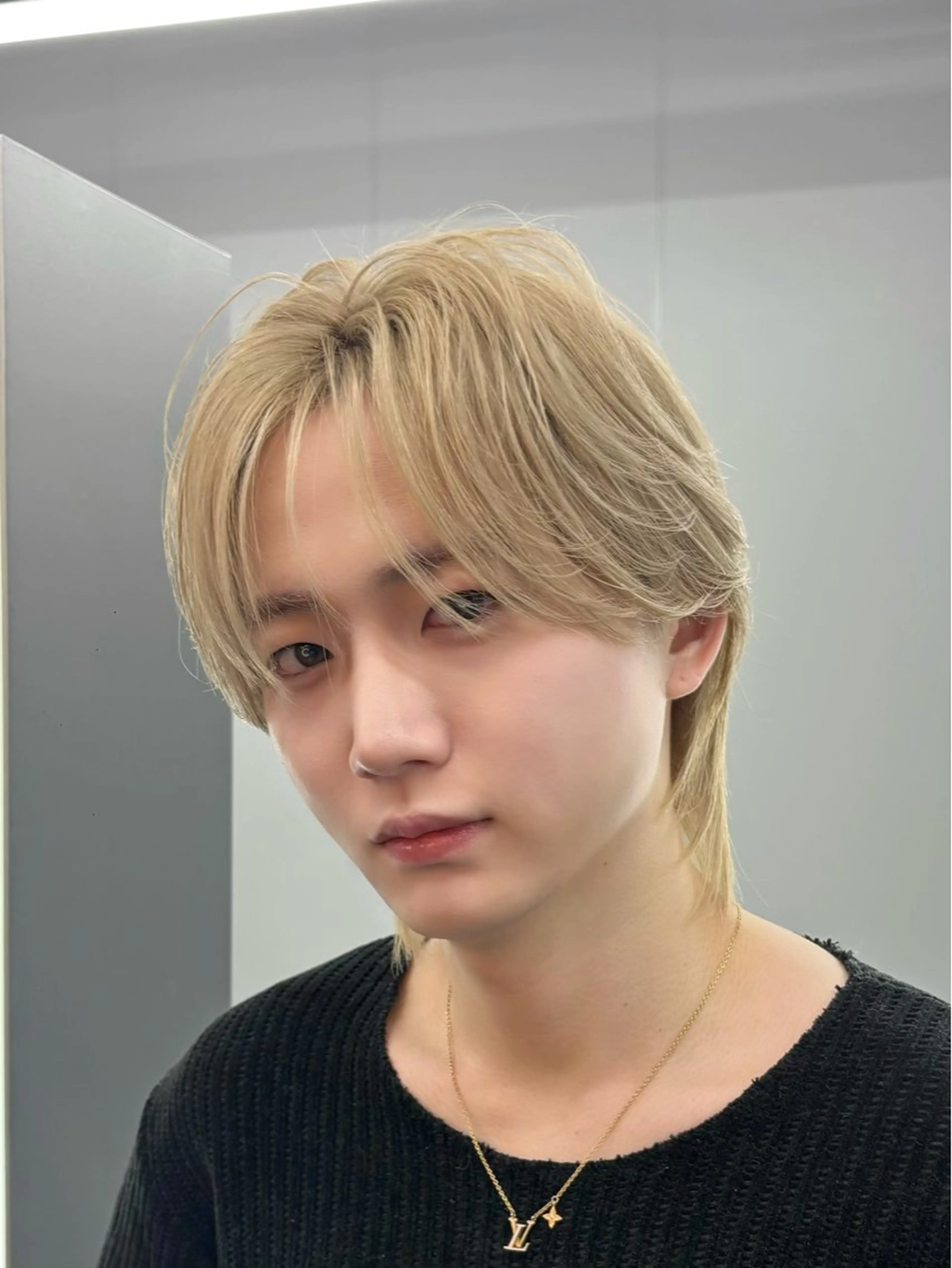 ミディアム カラー メンズ マッシュウルフ マッシュ シースルーマッシュ メンズウルフカット ベージュカラー カット ヘアカラー トリートメント 韓国メンズヘア/ chinamiのヘアスタイル