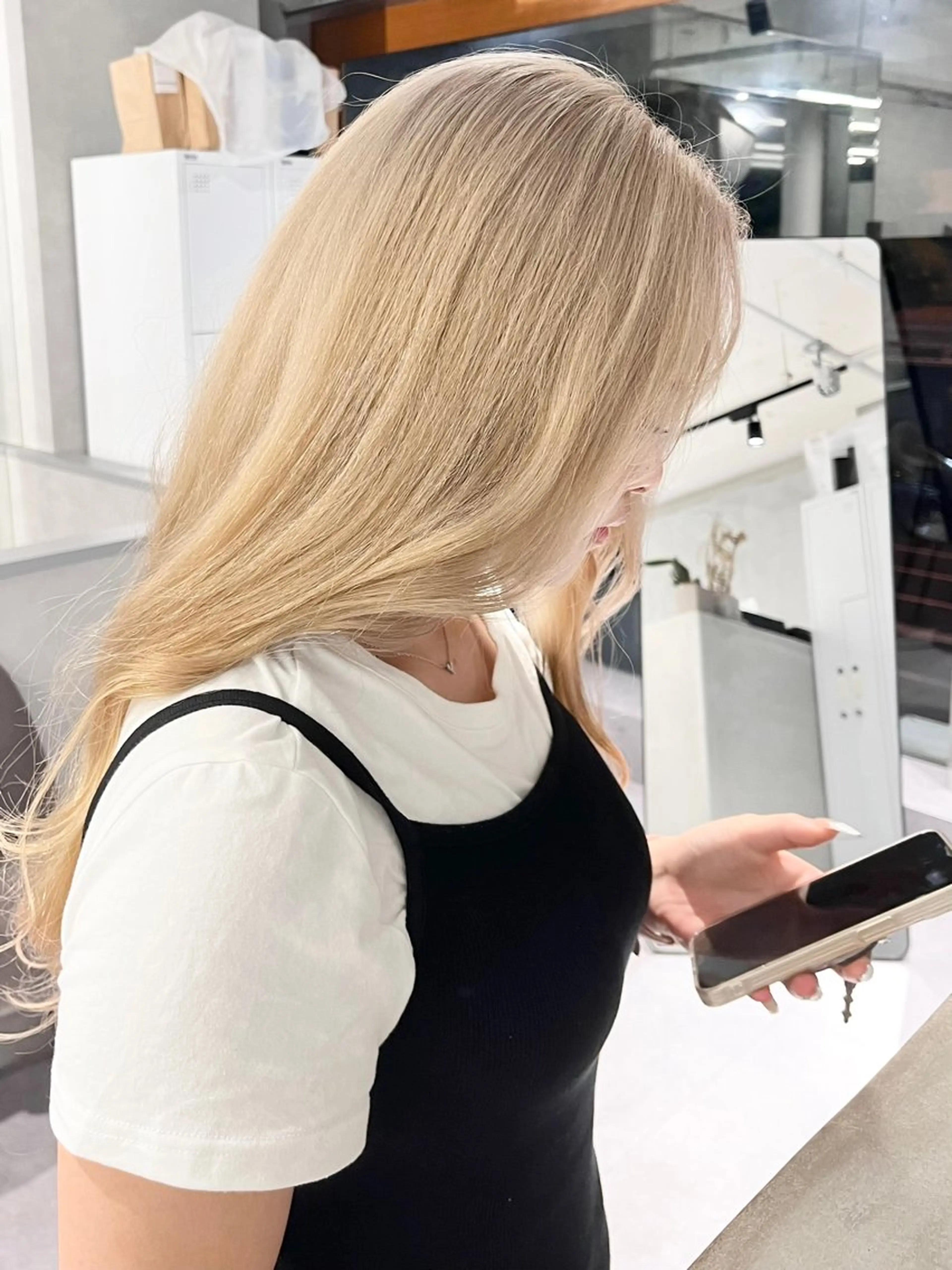 ミディアム カラー ブロンド デザインカラー ダブルカラー ハイトーンカラー インナーカラー デザインカラー 小西勇次のヘアスタイル