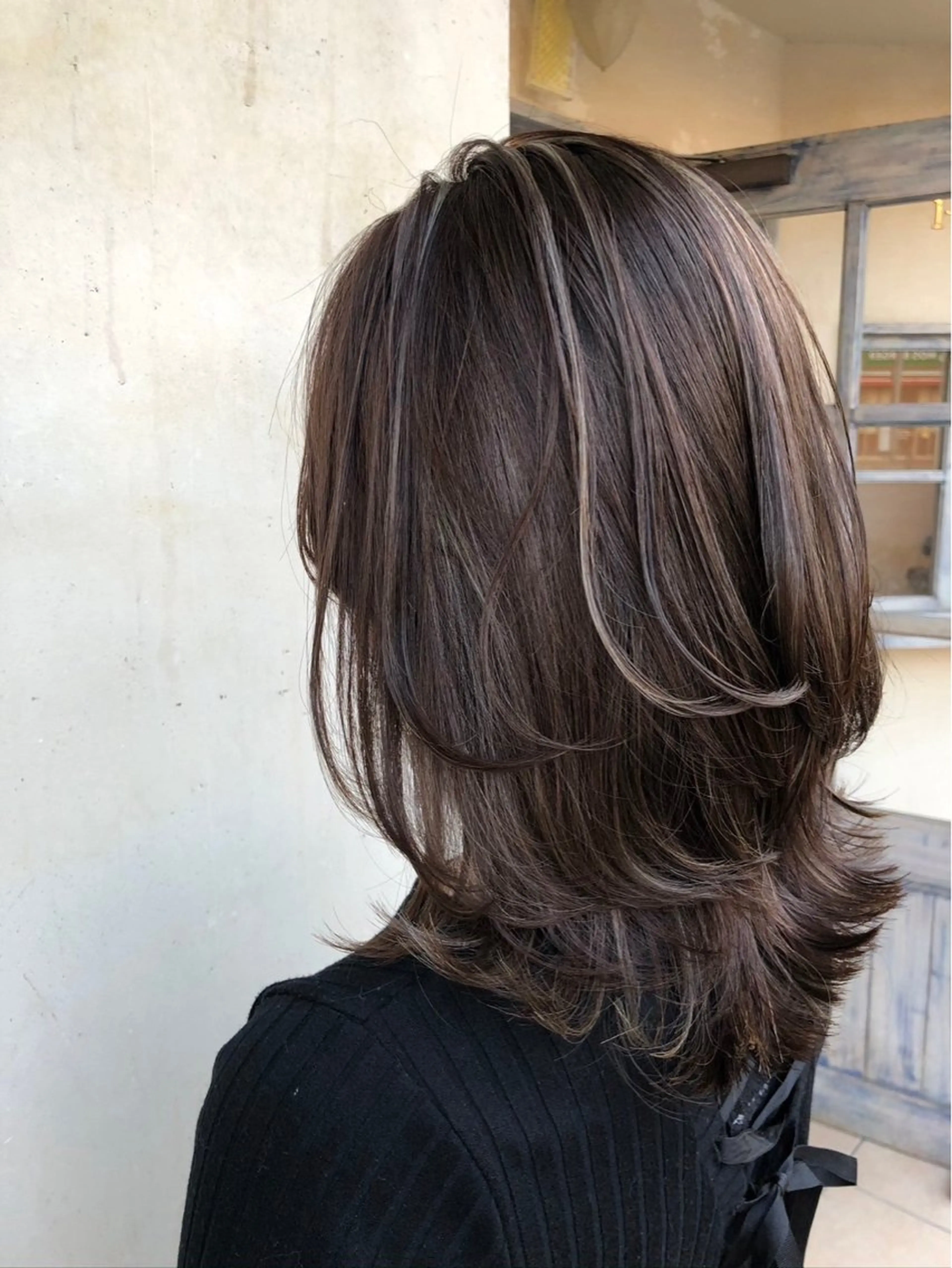 ロング くびれヘア レイヤーカット amie by afloatのヘアスタイル