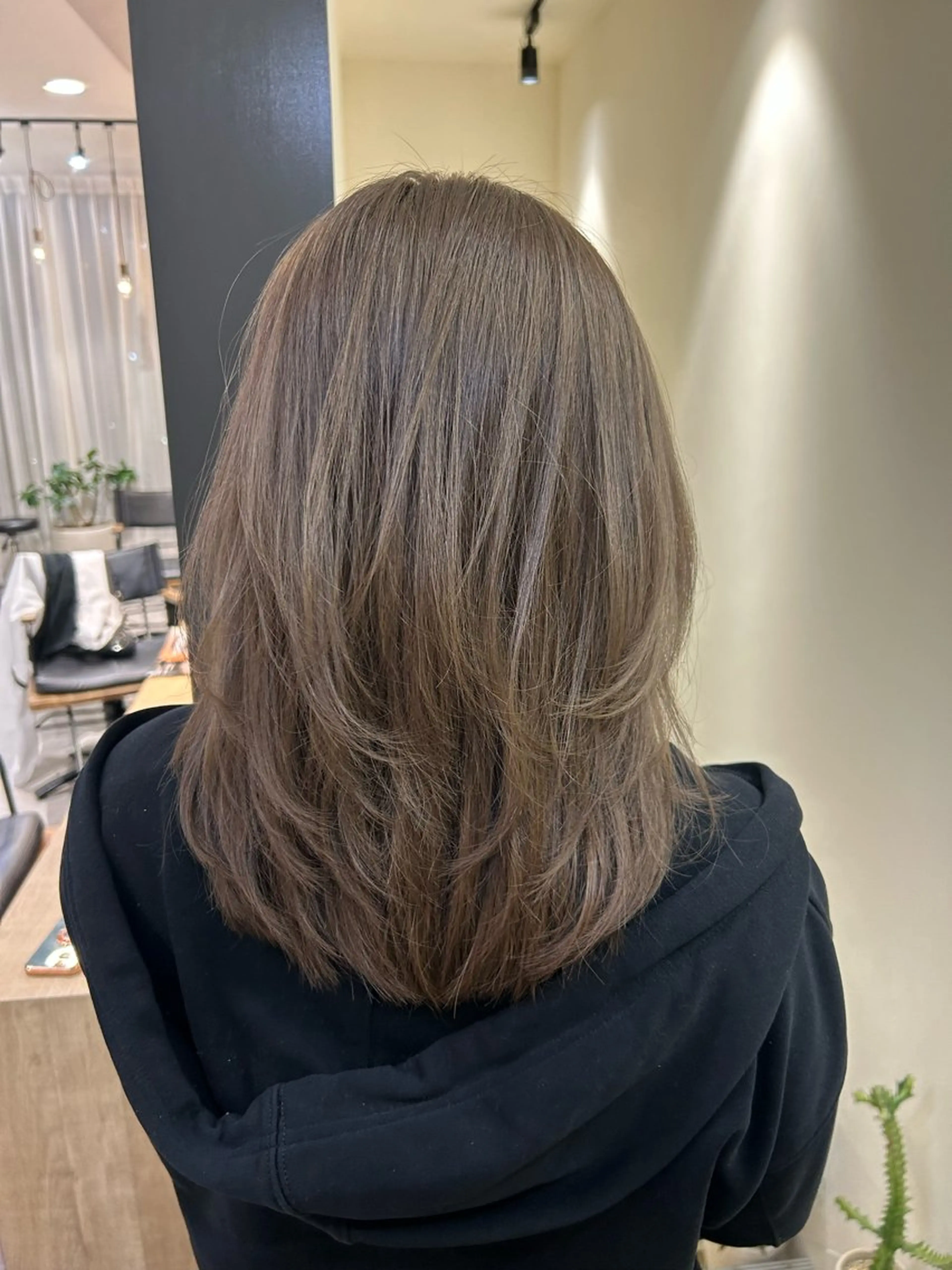 セミロング カラー ブリーチ グレージュ カット ヘアカラー トリートメント hub hair レイヤー/透明感のヘアスタイル