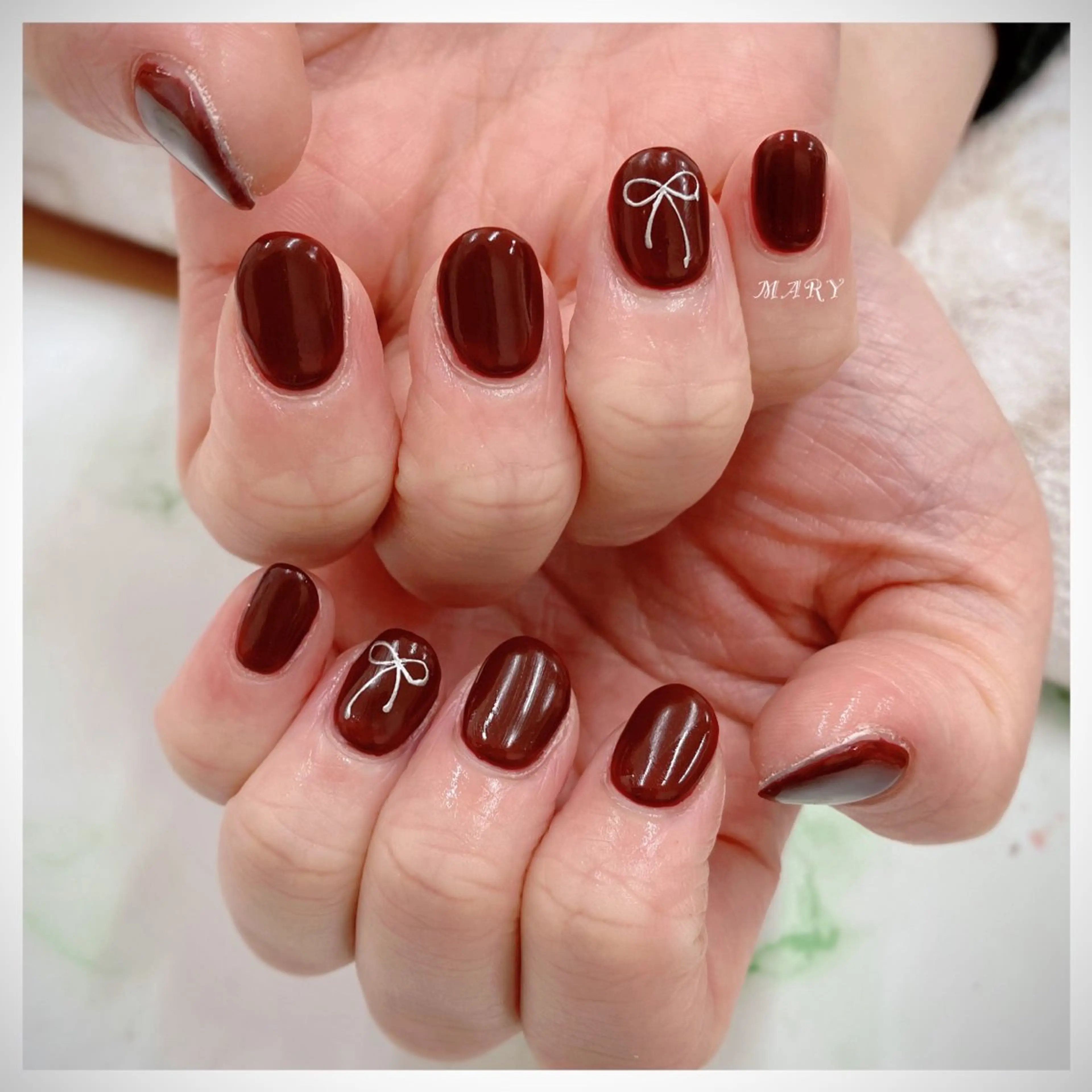 ネイル ボルドー ニュアンスネイル ワンカラーネイル リボン Mary nail .narumiのネイルデザイン