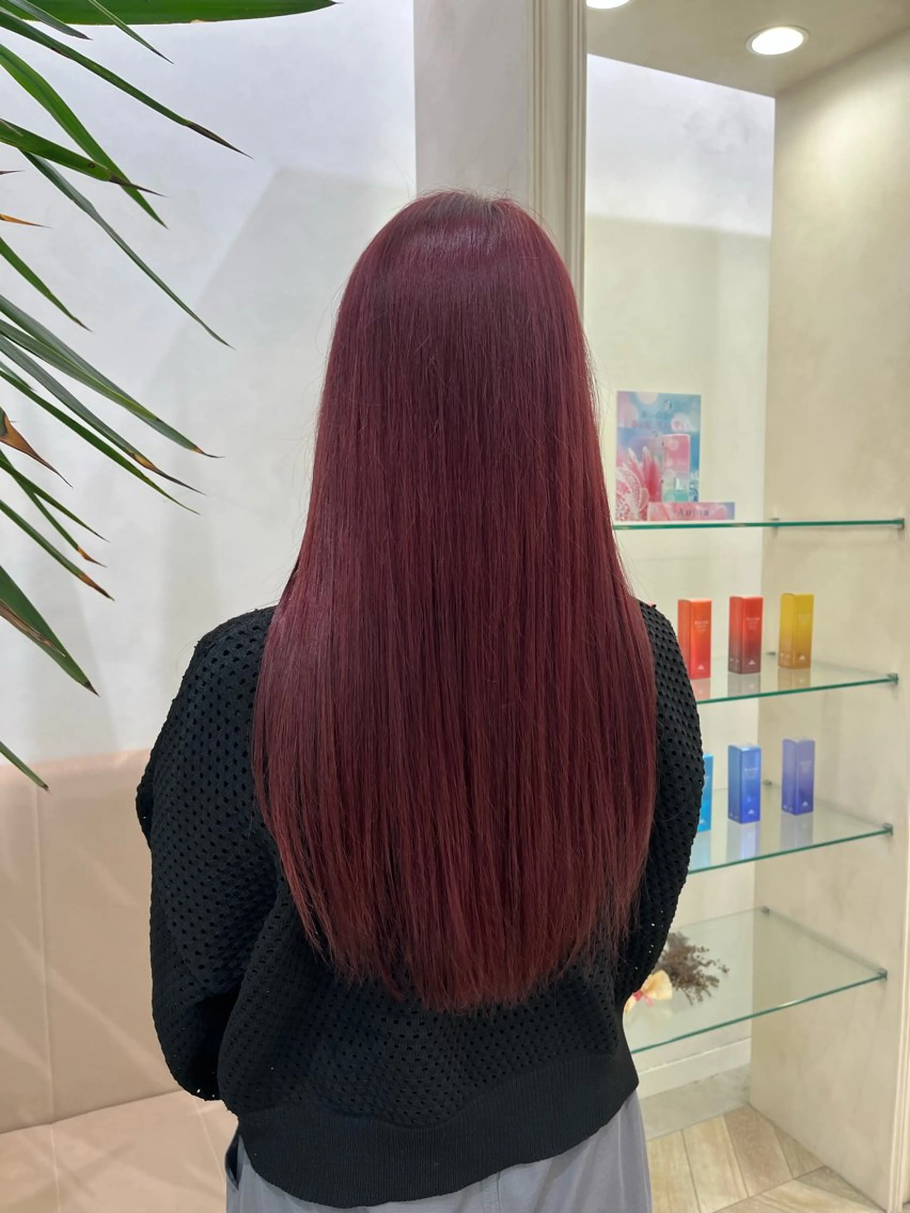 ロング カラー ブリーチ カシス ピンクカラー 𝑴𝑰𝑨🎀赤髪 /ピンク/髪質改善のヘアスタイル