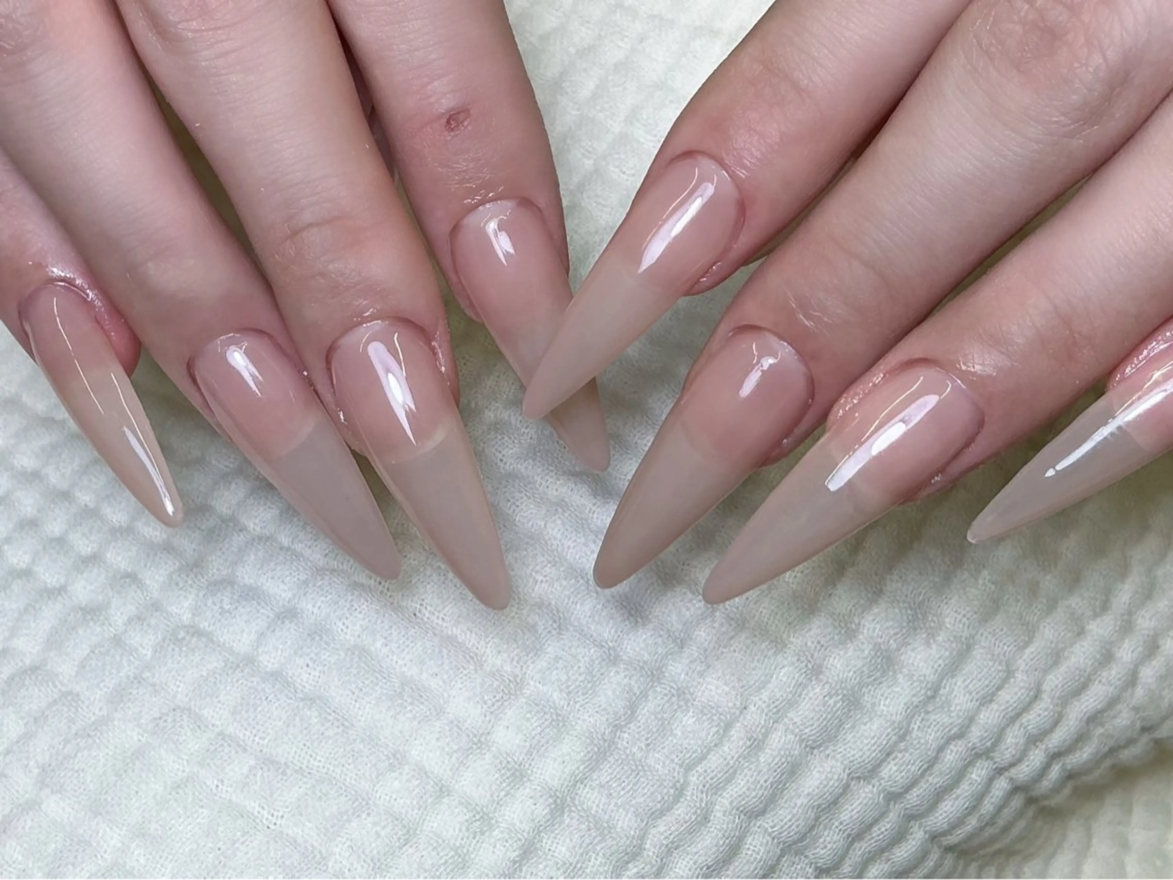 ネイル オーロラネイル 長さ出し フレンチネイル ジェルネイル ガラスフレンチ ハンドネイル Rela・S NAILのネイルデザイン