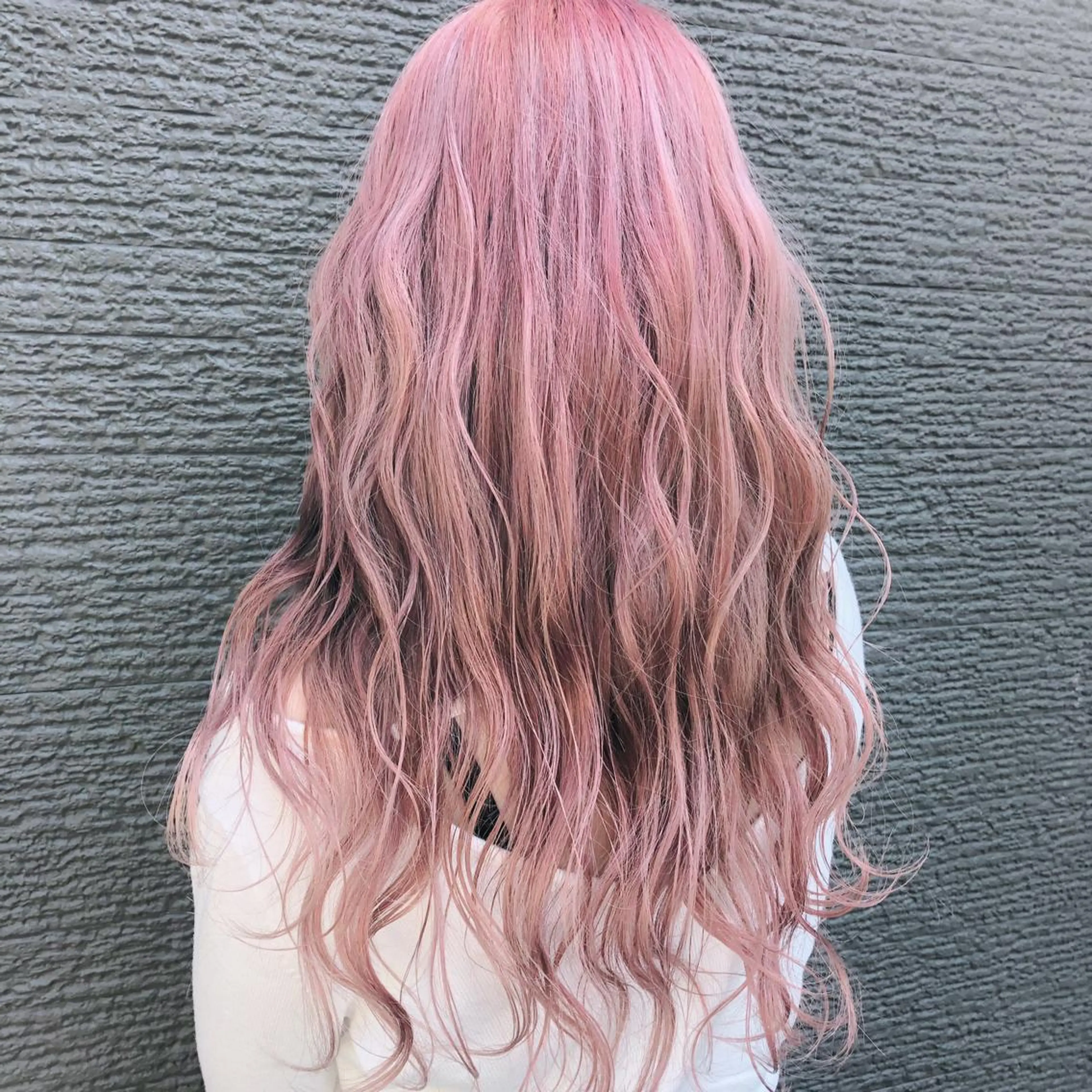 ロング カラー ブリーチ ピンクカラー ヘアカラー Rina  のヘアスタイル