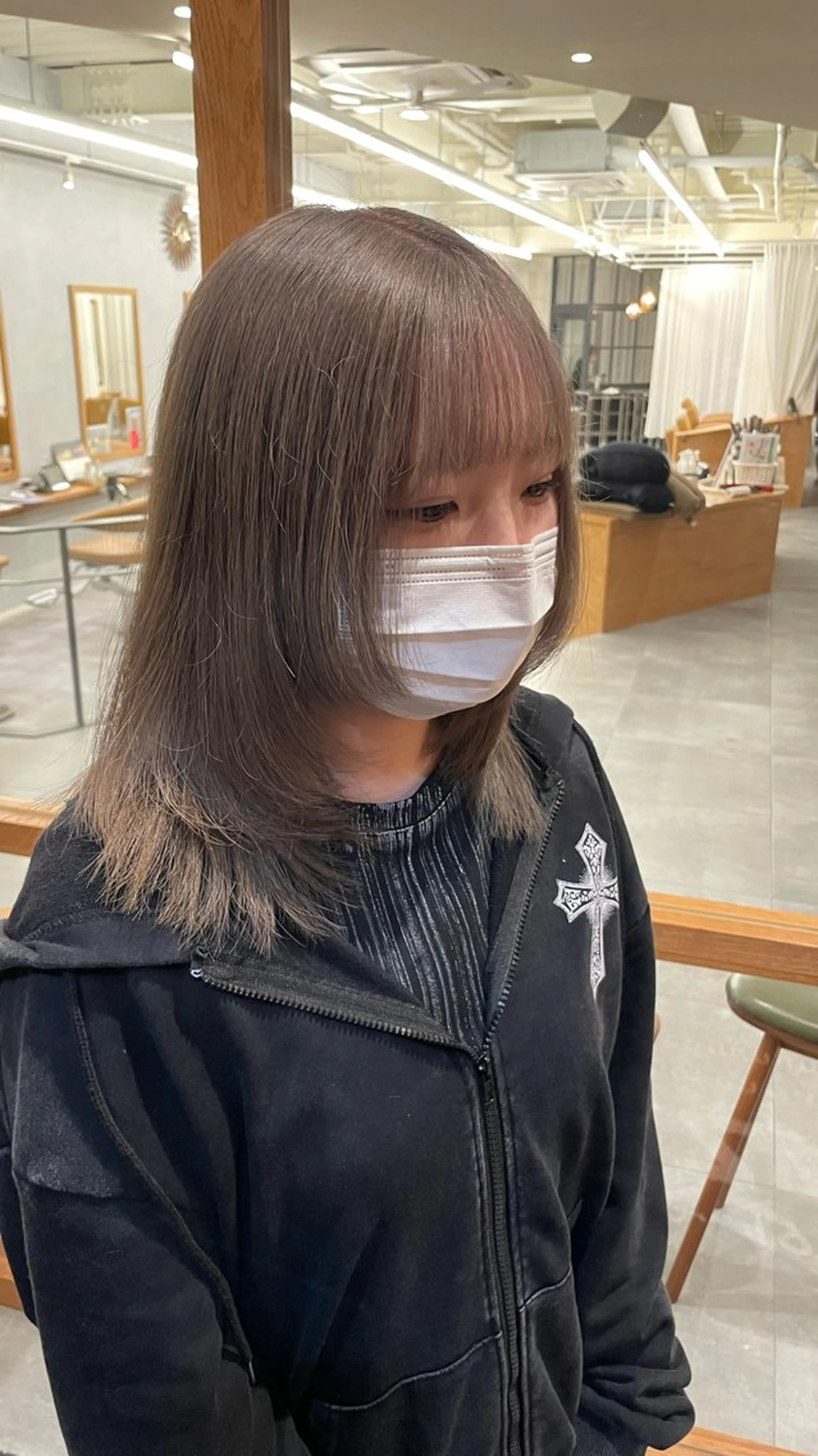 ミディアム レイヤーカット カット ヘアカラー トリートメント 澤田 真凛のヘアスタイル