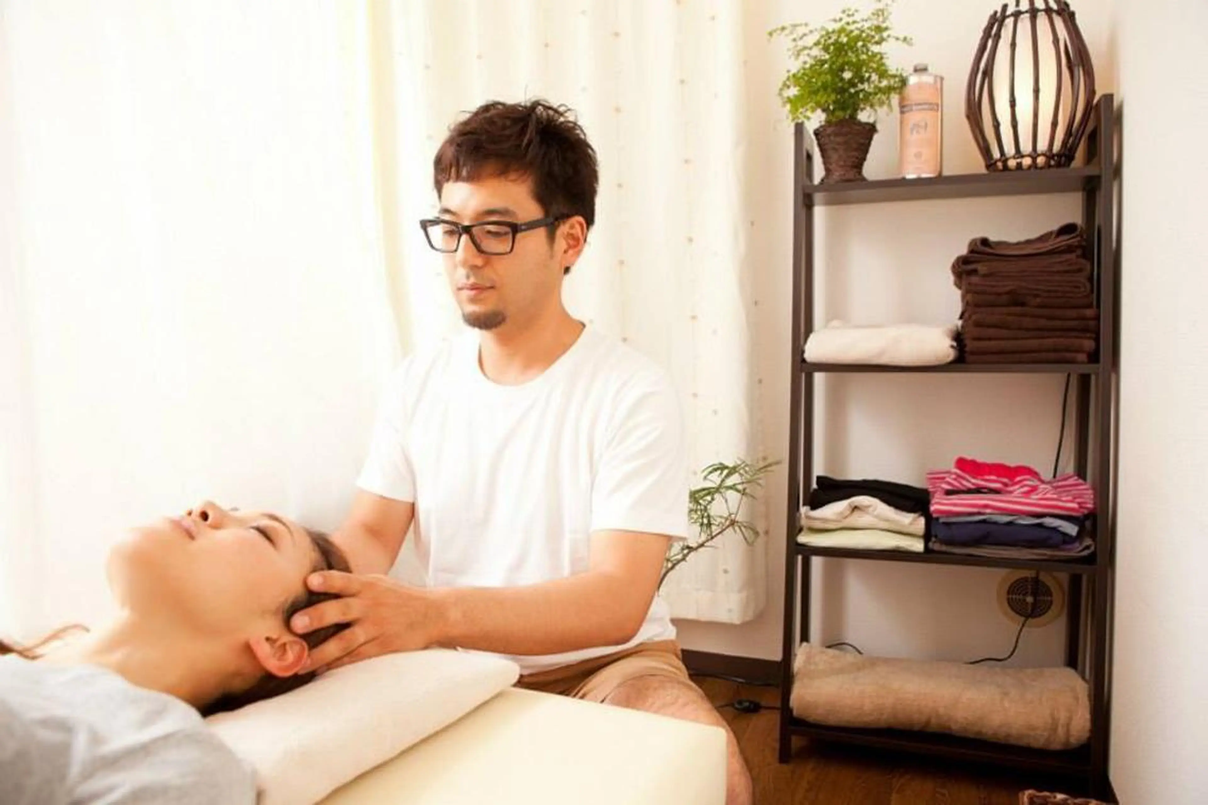 【ミニモ学割】人気No.1の30分の小顔コース✨口コミ多数、高評価で満足度ダントツですお顔以外に姿勢にもアプローチ！！の写真