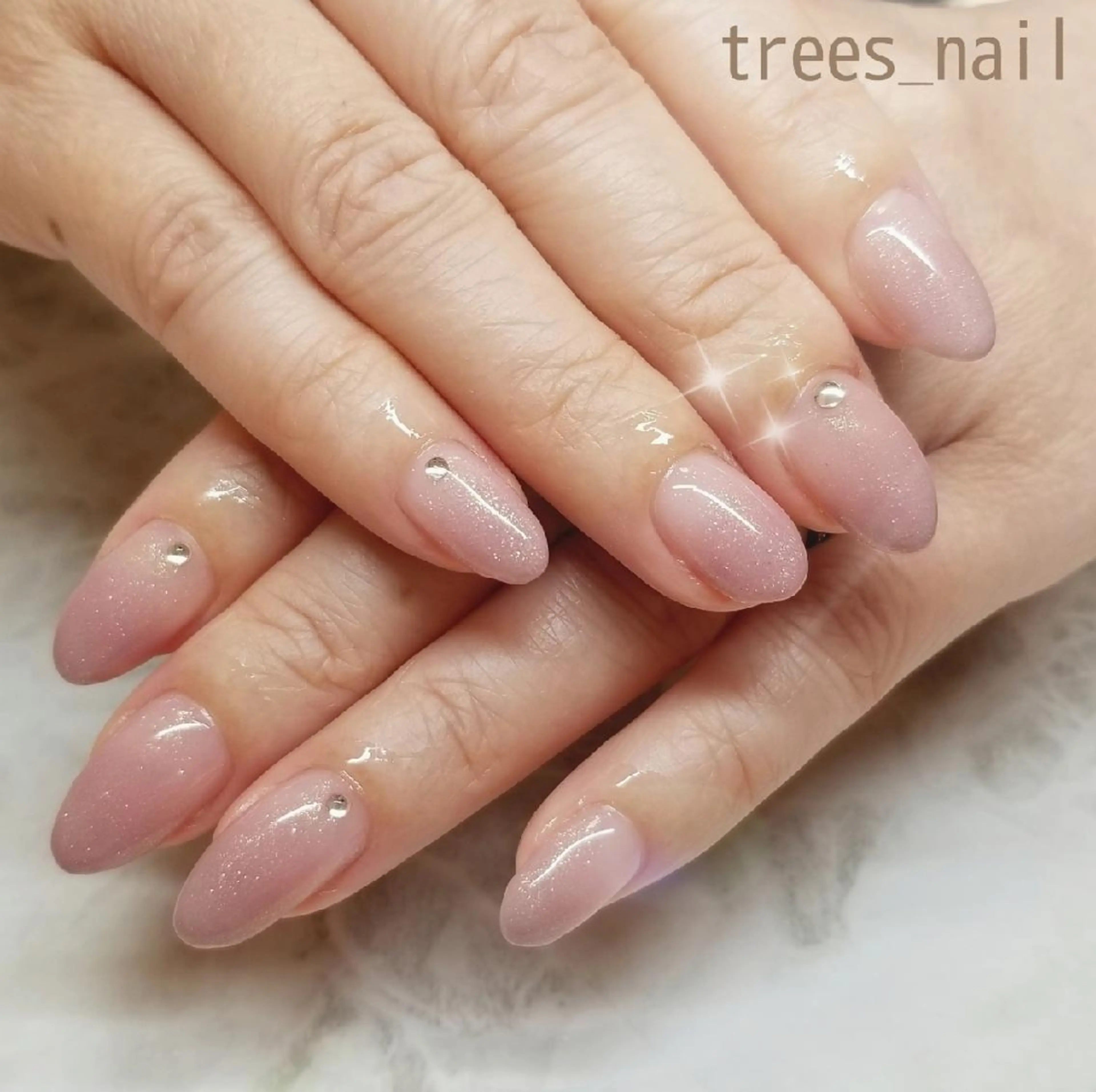 ネイル ジェルネイル グラデーション ラメ(グリッター) ピンク ピンクベージュ trees_ nailのネイルデザイン