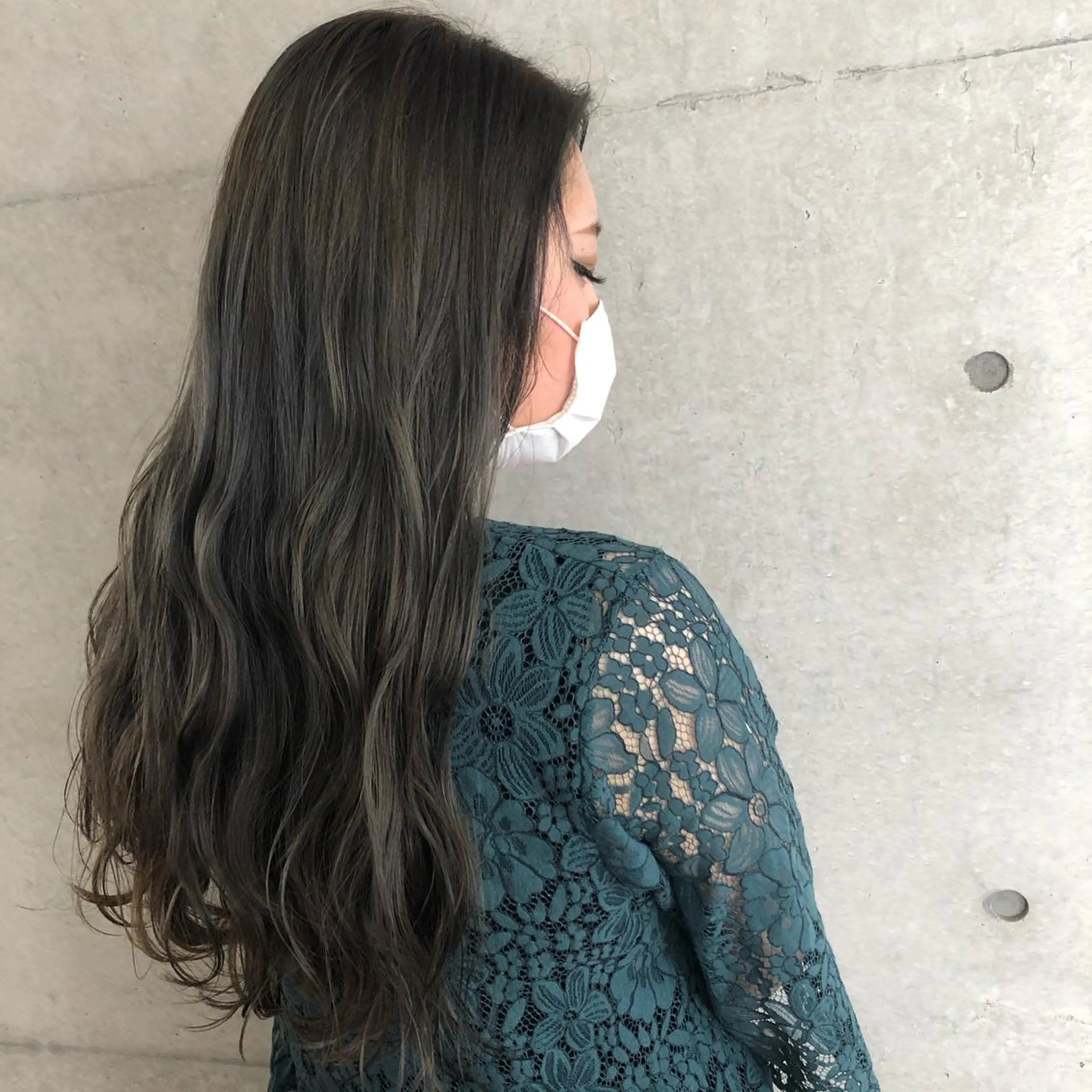 ロング カラー ダークグレー ダークグレージュ グレージュ nagisa /縮毛矯正のヘアスタイル