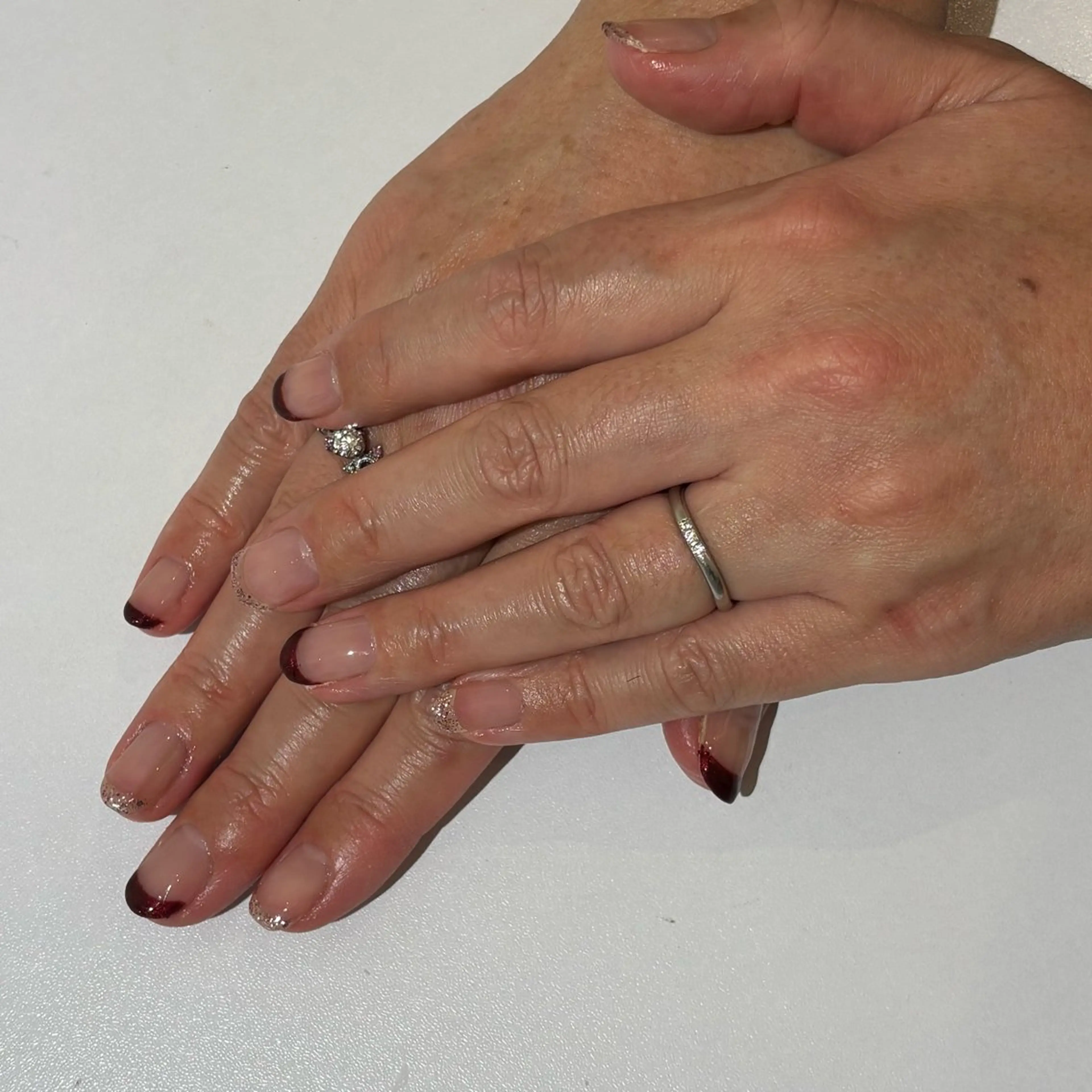 ネイル フレンチネイル ジェルネイル ブリーチ透明感カラー /レイヤー👗しずかのヘアスタイル