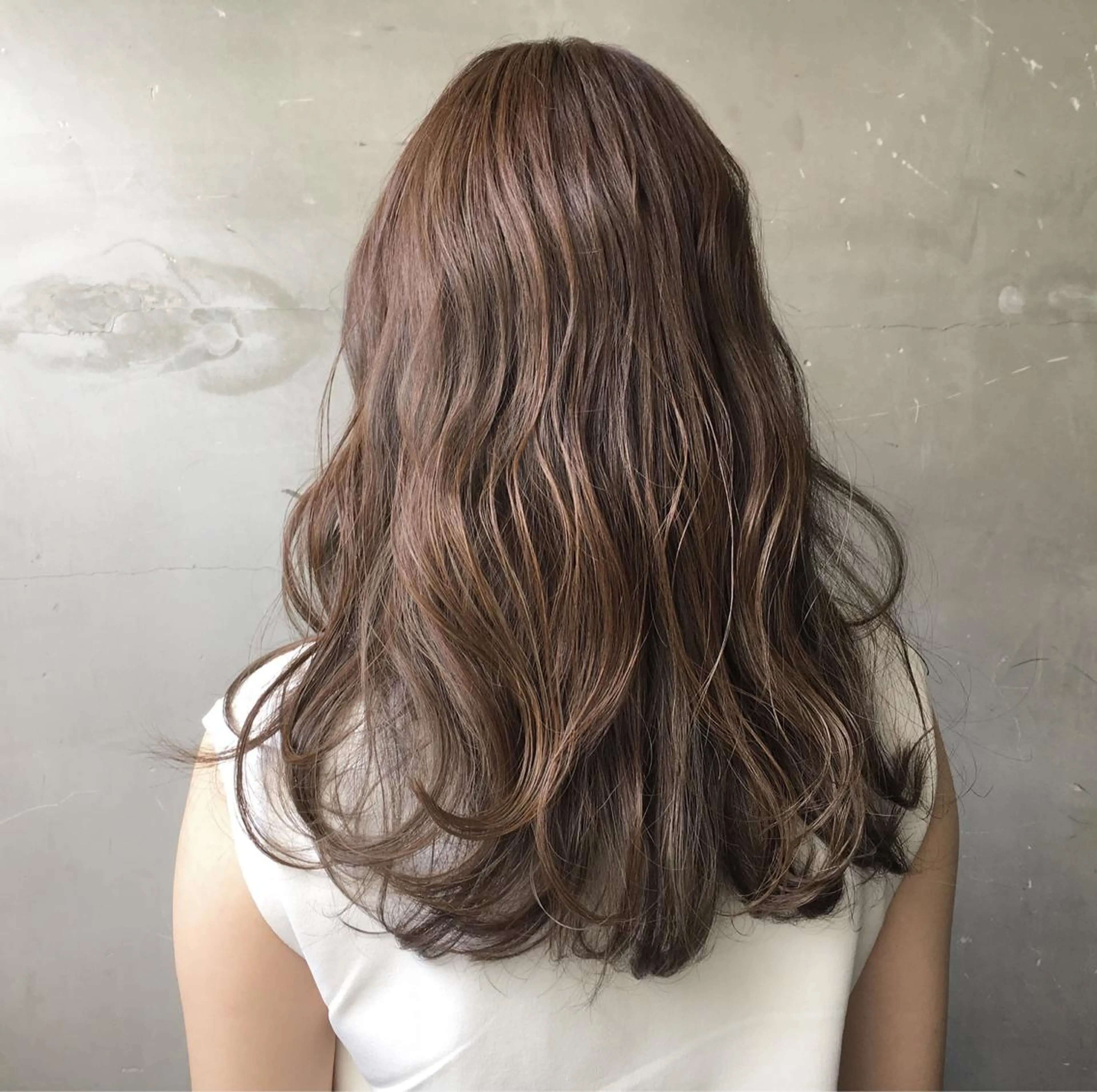 人気No. 2【白髪ぼかしハイライトカラー】+ カット + ハホニコTRの写真