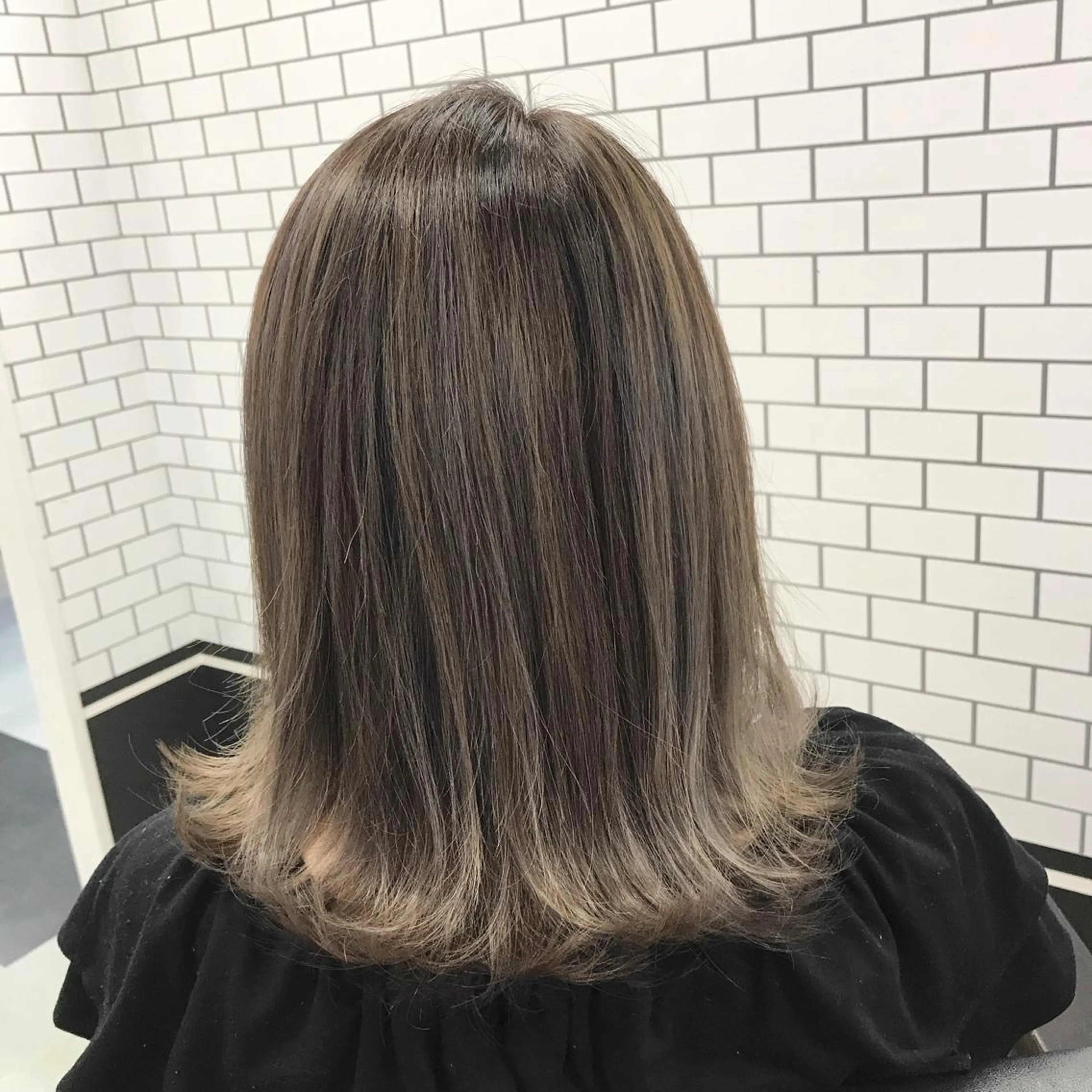 ミディアム ハイライト 縮毛矯正 トリートメント GENDER hair &eyeのヘアスタイル