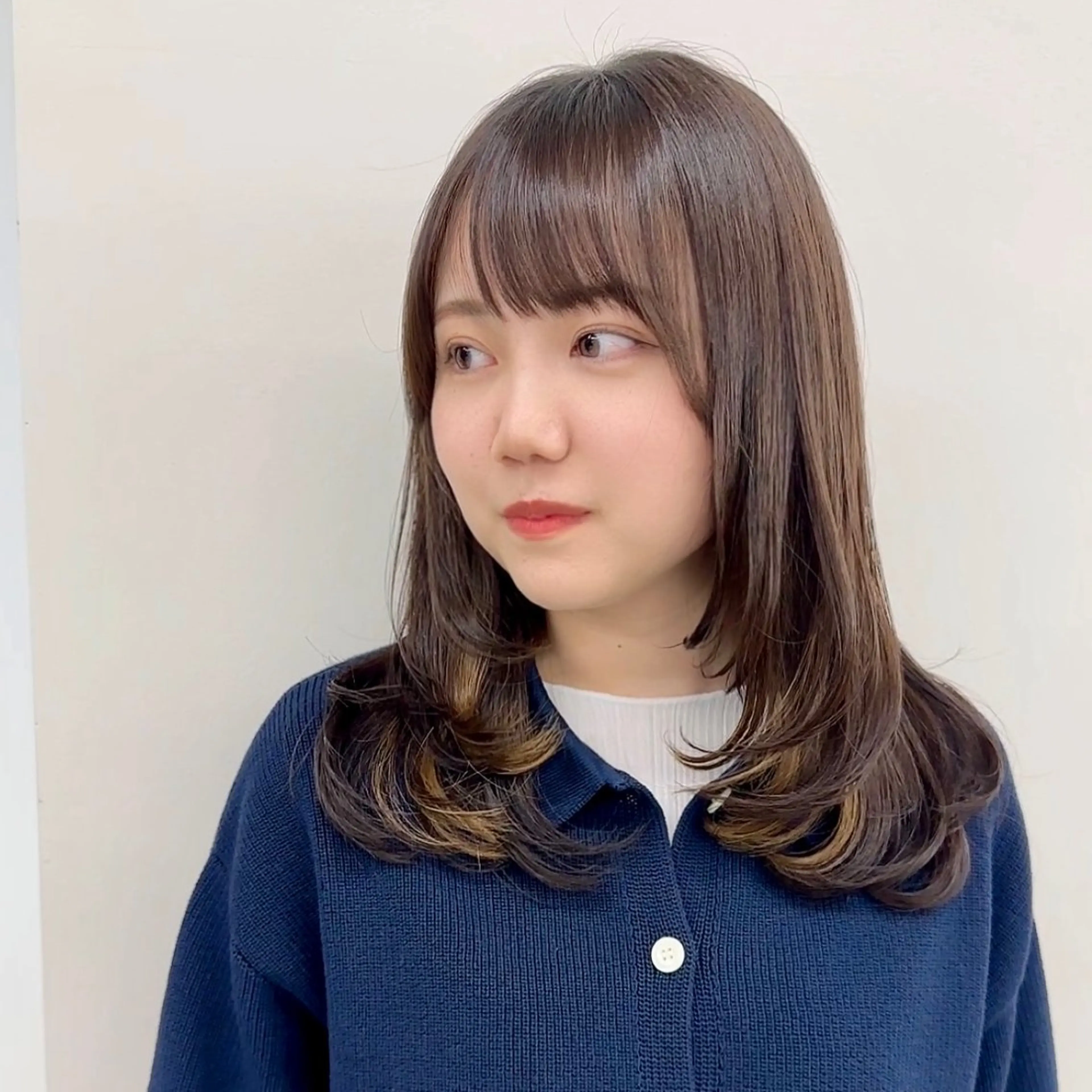 ミディアム カラー ブリーチなし/レイヤ ー特化🌈Tommyのヘアスタイル