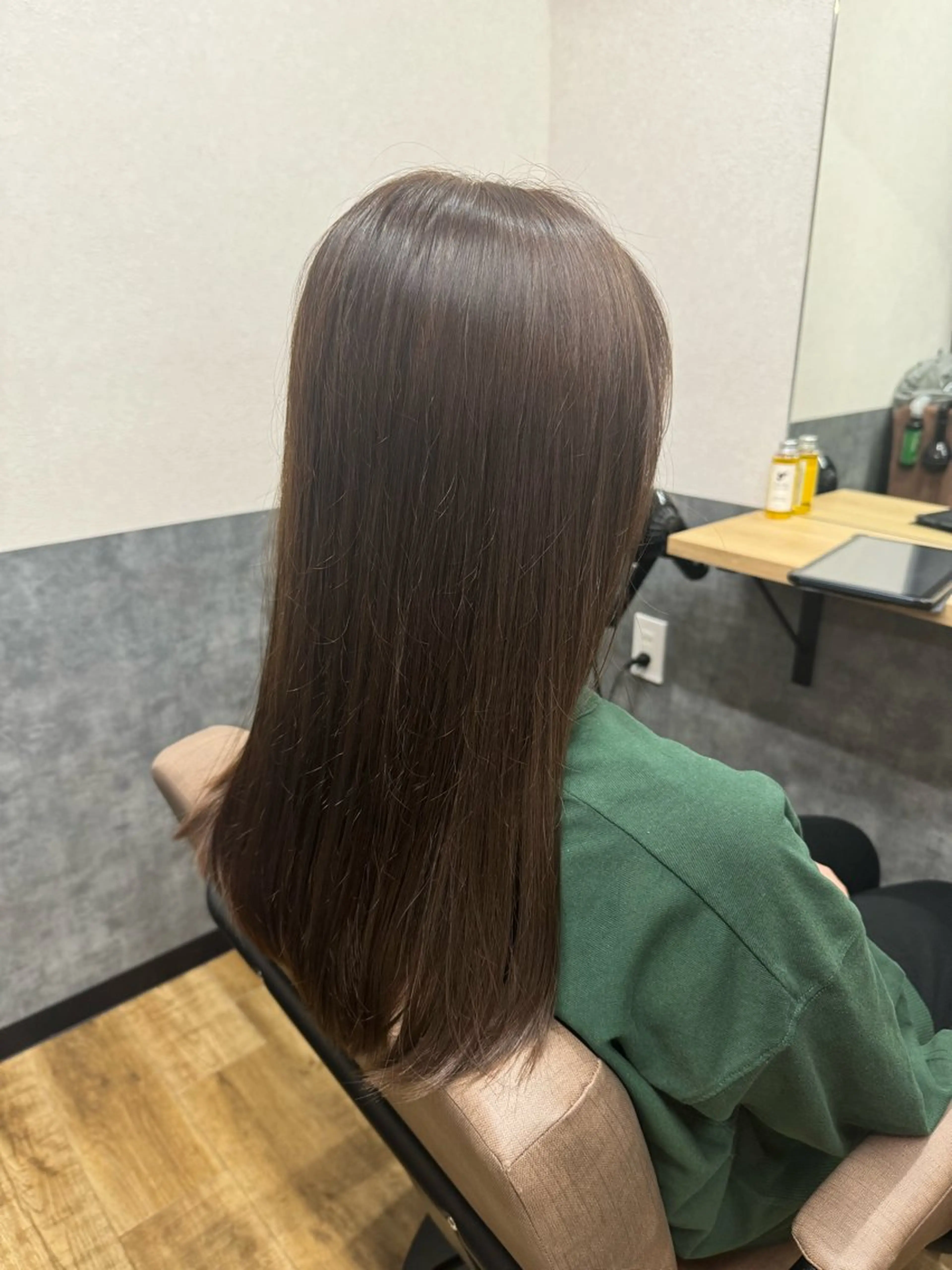 セミロング カラー グレージュ オリーブグレージュ オリーブグレー メンズカット特化 今野のヘアスタイル