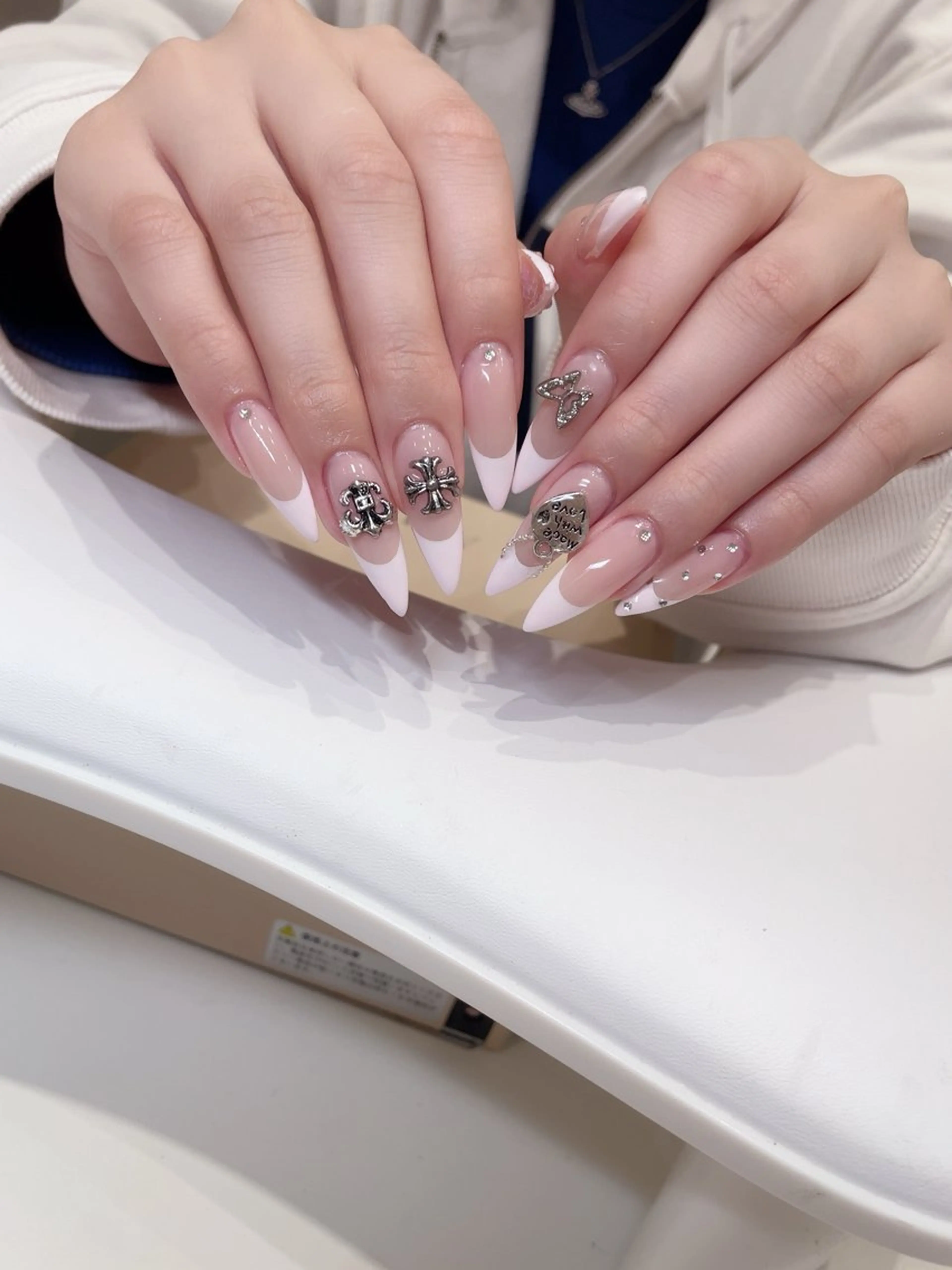 ネイル フレンチネイル ネイルチップ ワンホンネイル ハンドネイル minami🎀 矢場町ネイルのネイルデザイン