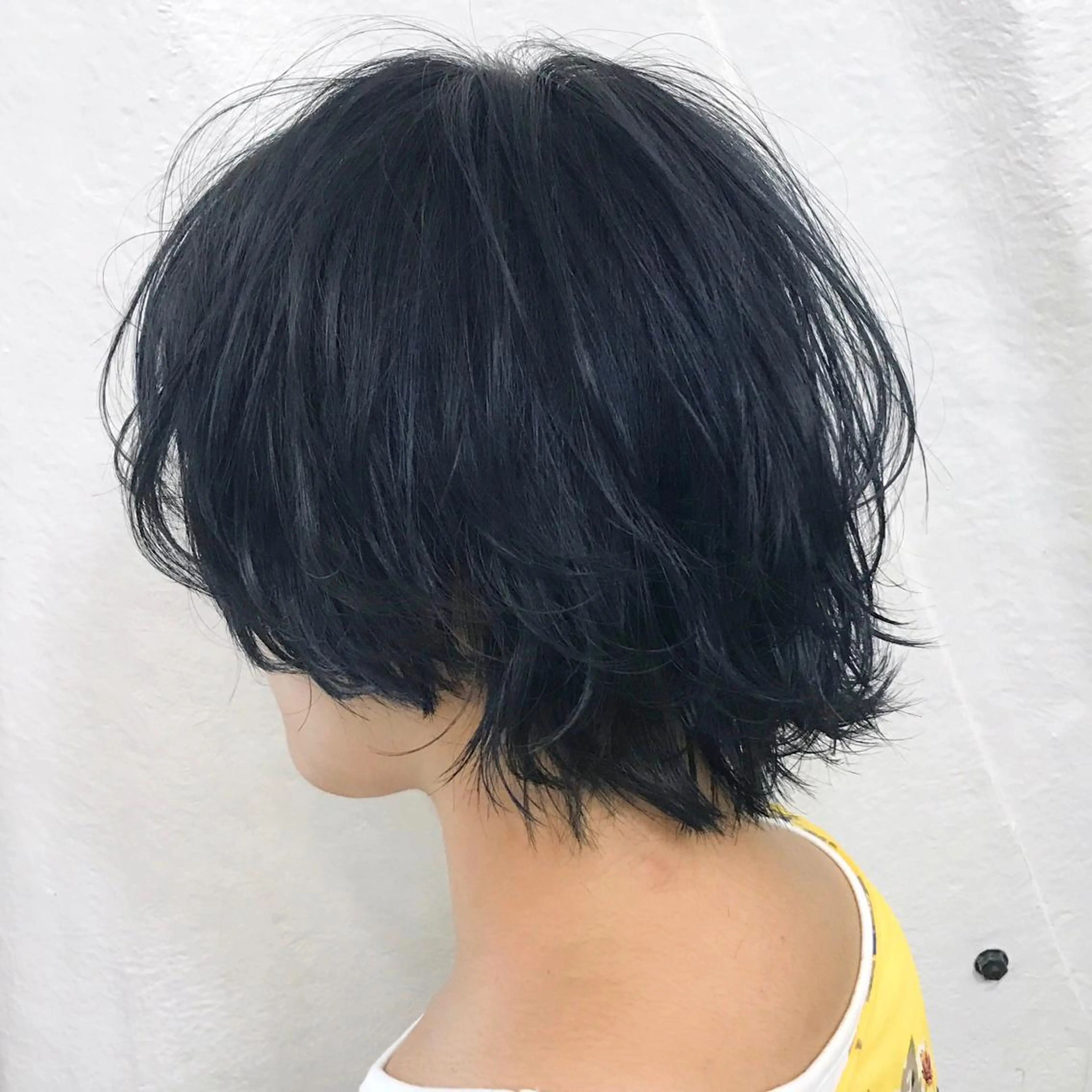 ショート カラー ブリーチ ブルーカラー ハイライトカラー ネイビーカラー ハイライト K-POP好き美容師 🇰🇷Kai.Yのヘアスタイル