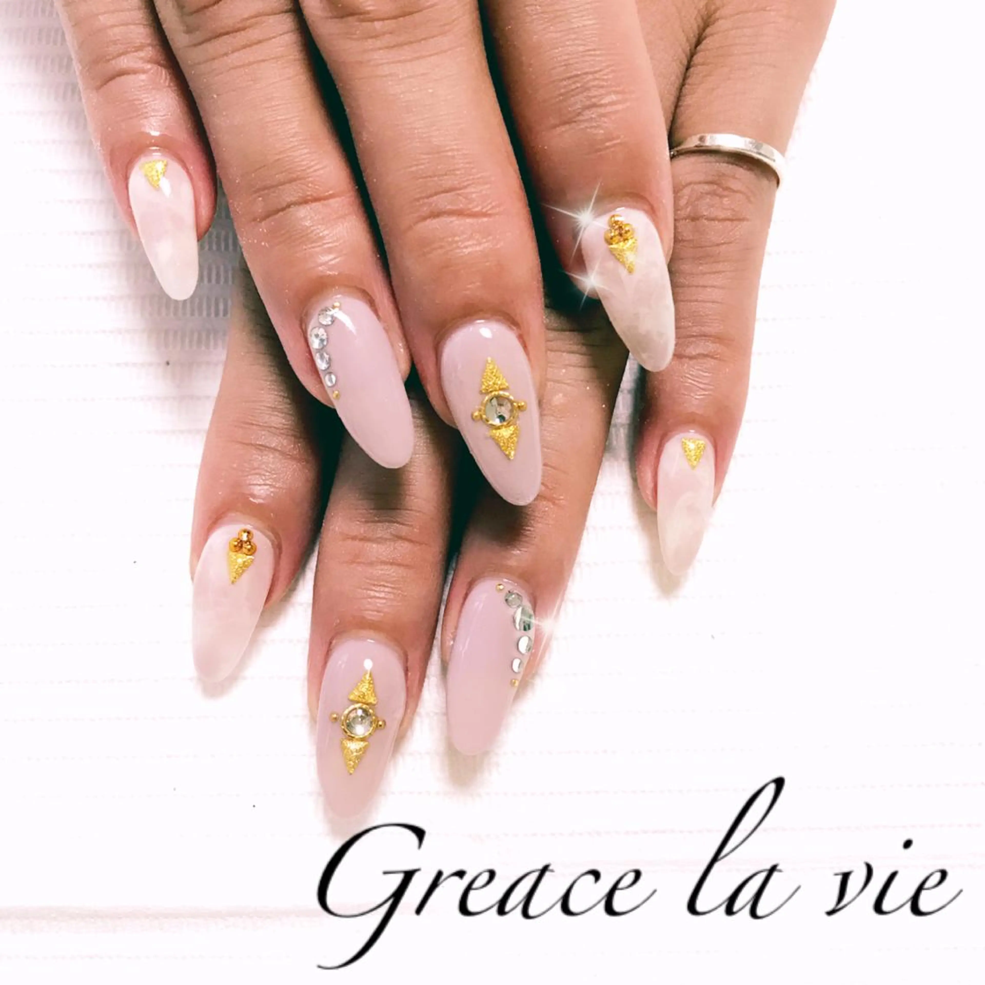 ロング カラー パーマ ヘアアレンジ キッズ ネイル マツエク・マツパ Greace  la vieのネイルデザイン